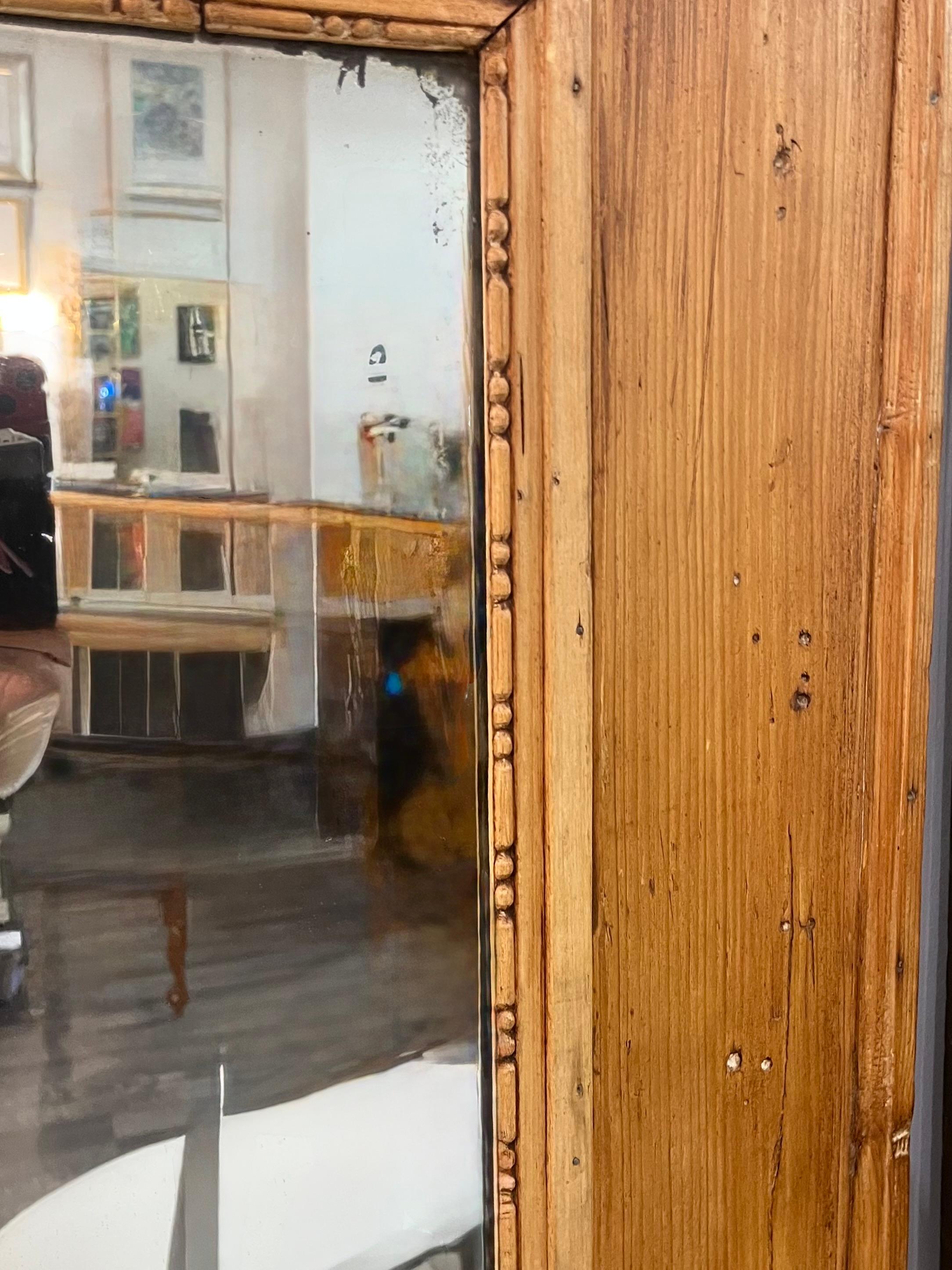 Specchio Trumeau in legno di quercia e pino dell'inizio del XIX secolo. Collection'S di Mike Bell In condizioni buone in vendita a Winnetka, IL