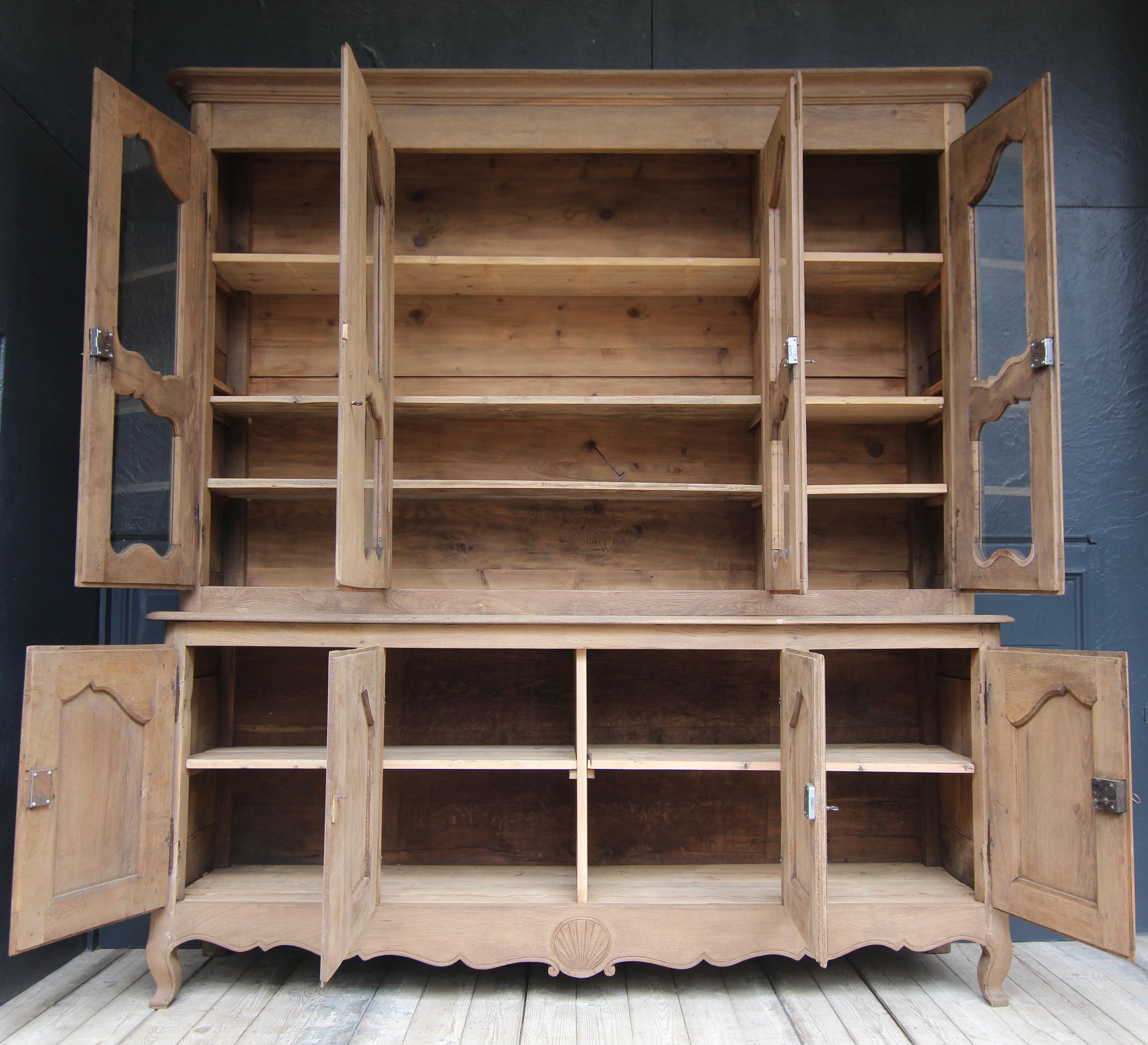 Early 19th Century French Oak Buffet à Deux Corps Cabinet For Sale 5