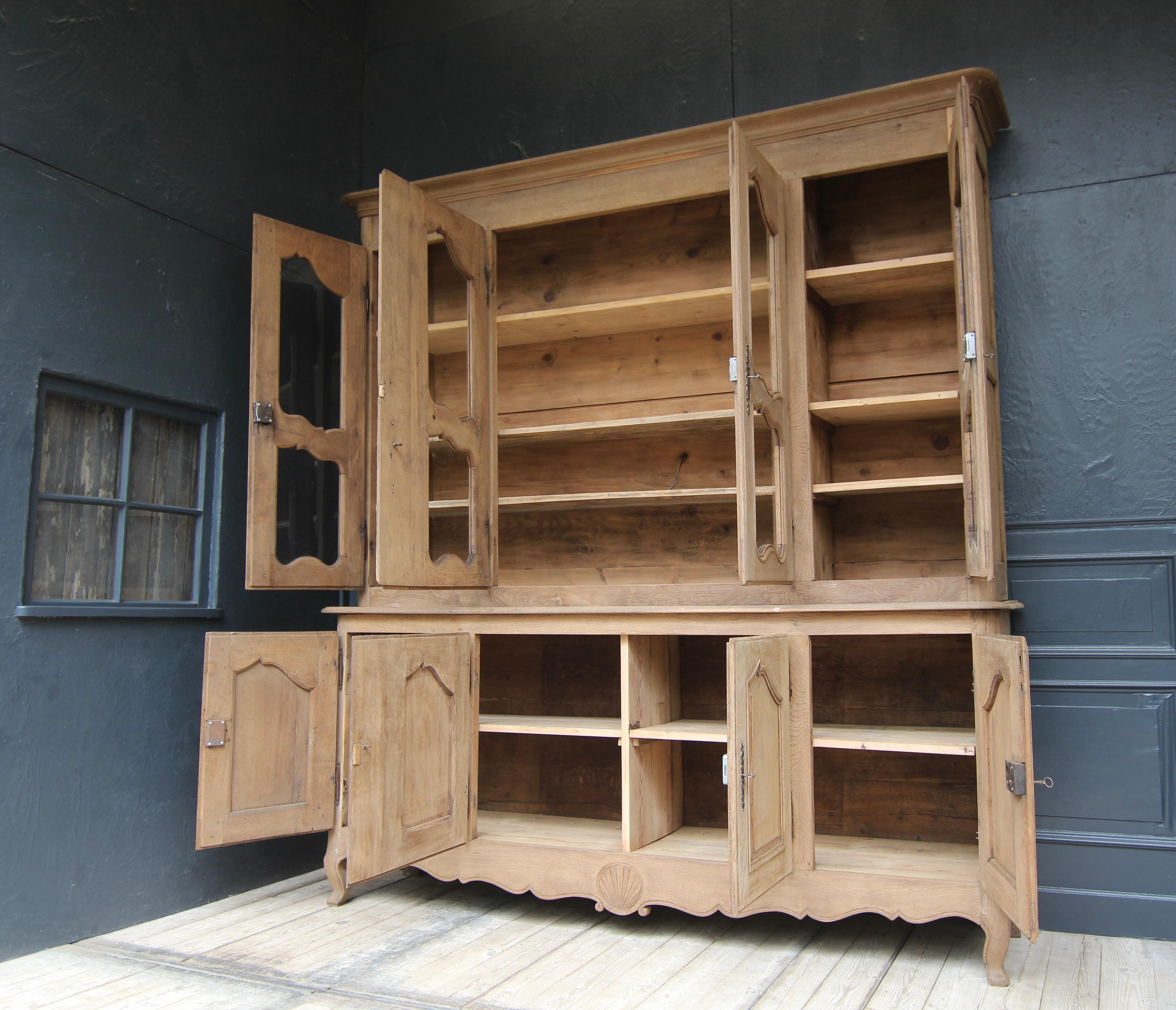 Early 19th Century French Oak Buffet à Deux Corps Cabinet For Sale 6