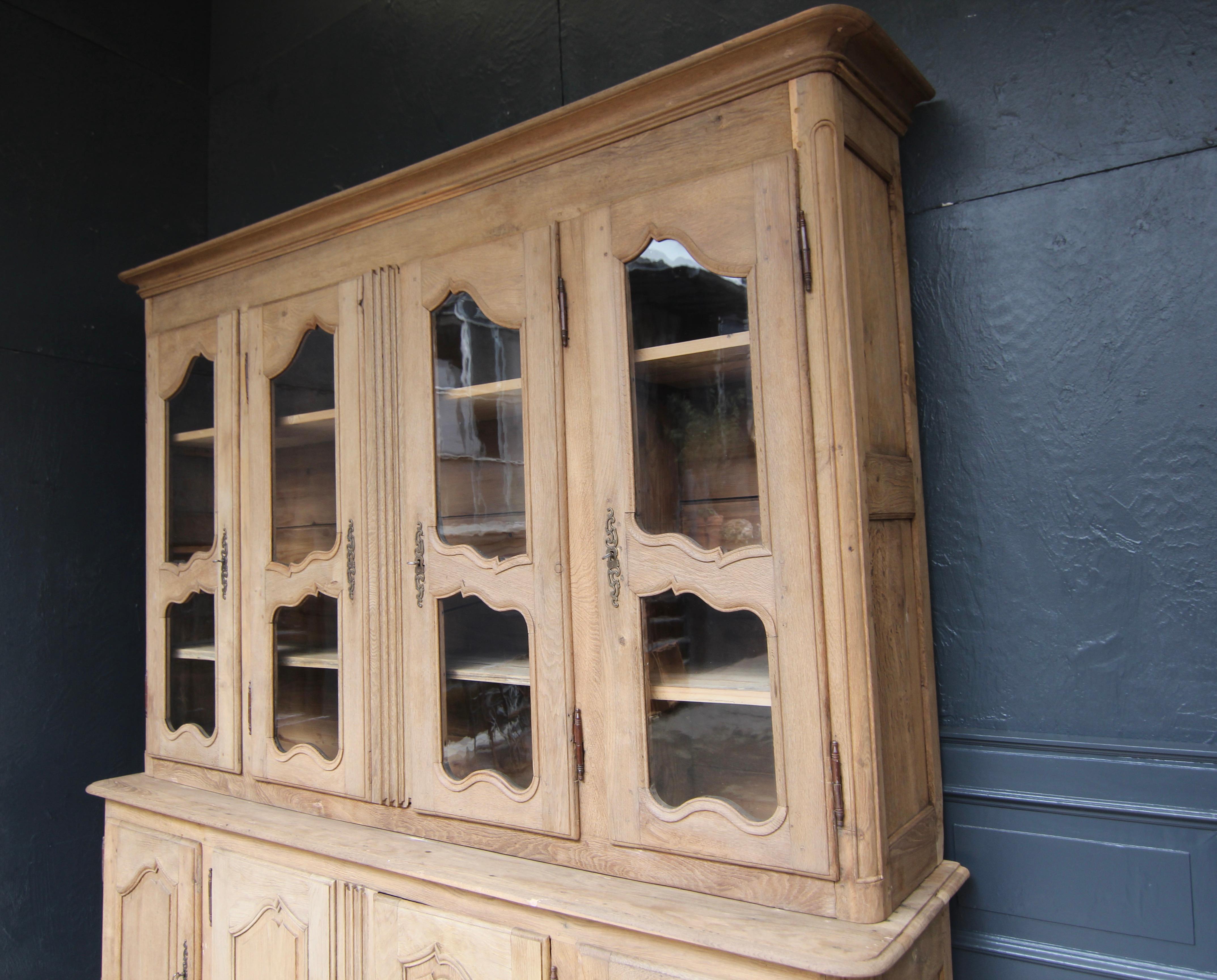 Early 19th Century French Oak Buffet à Deux Corps Cabinet For Sale 14