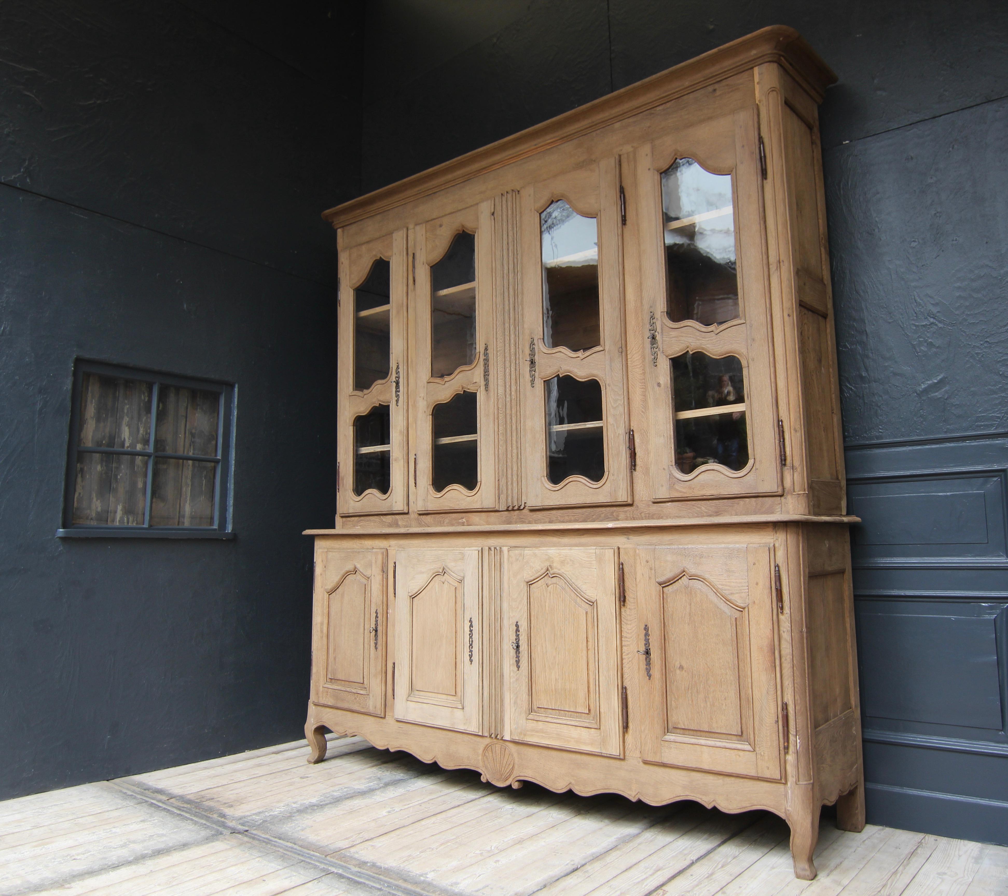 Early 19th Century French Oak Buffet à Deux Corps Cabinet For Sale 15