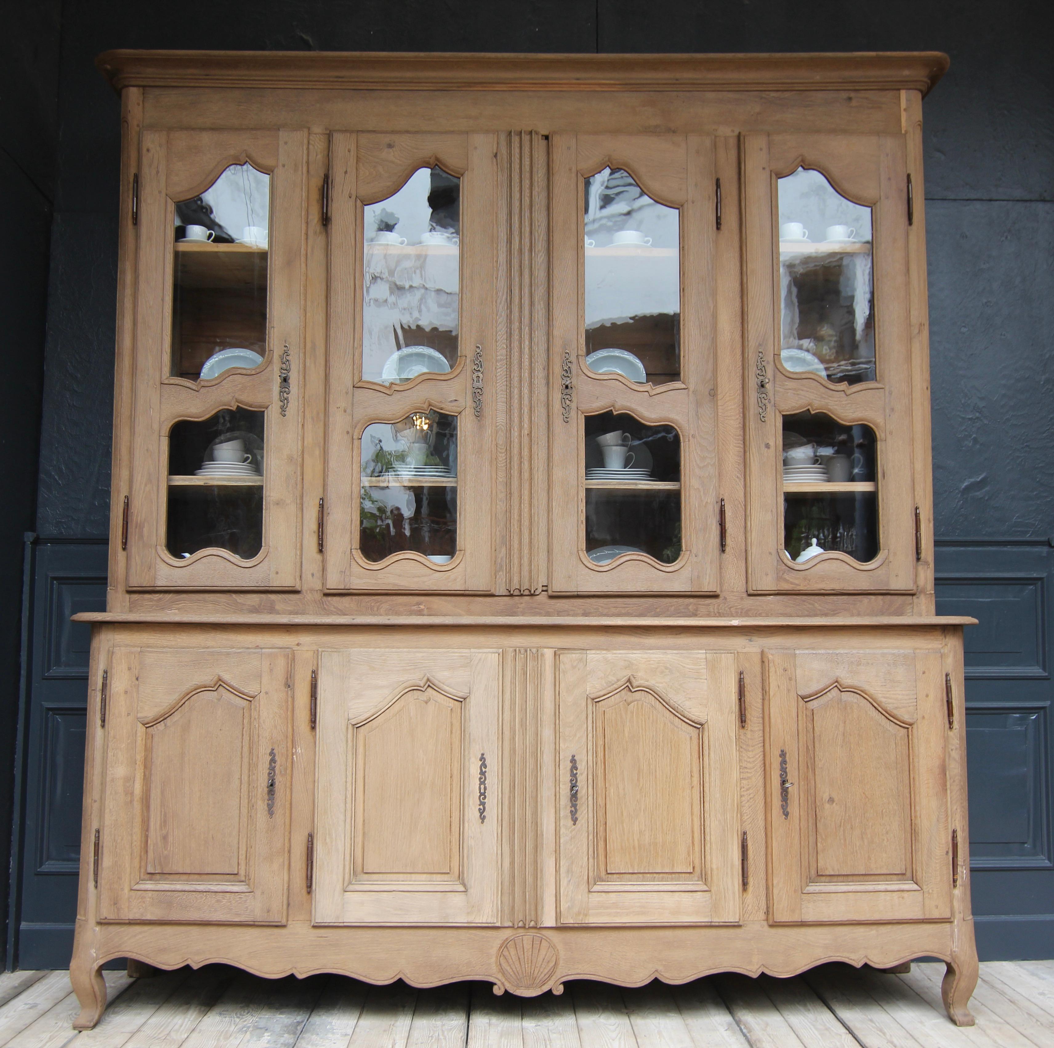 Early 19th Century French Oak Buffet à Deux Corps Cabinet In Good Condition For Sale In Dusseldorf, DE