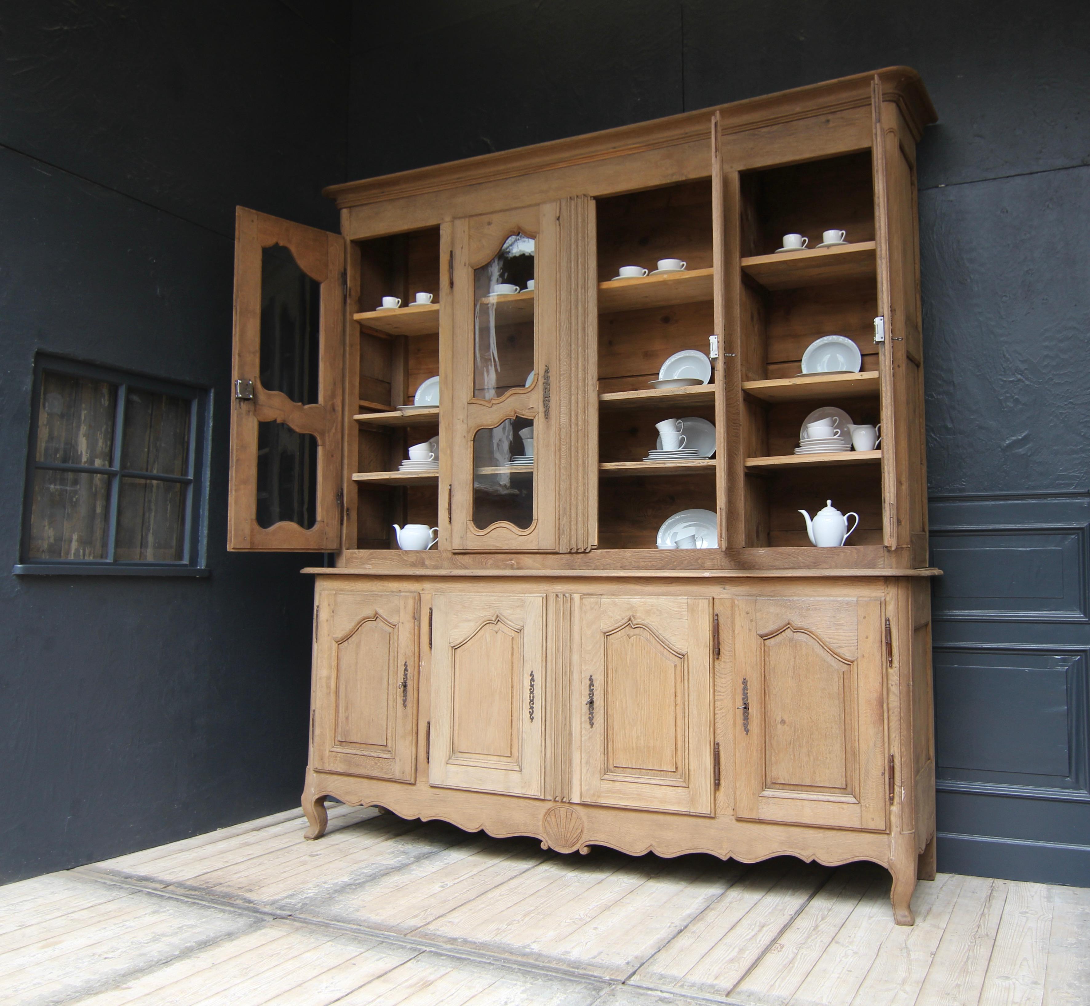 Early 19th Century French Oak Buffet à Deux Corps Cabinet For Sale 1