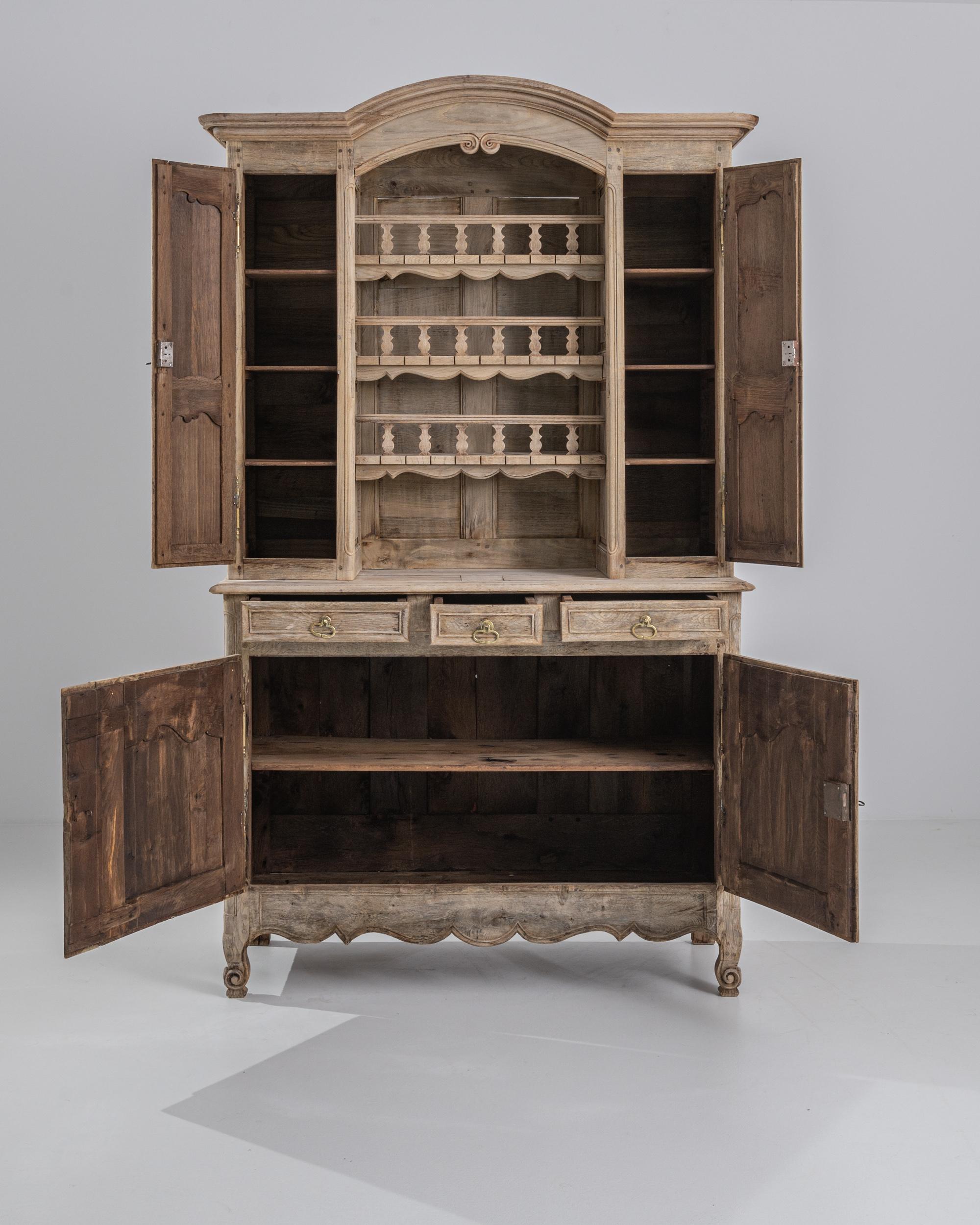 Early 19th Century French Oak Cupboard For Sale at 1stDibs