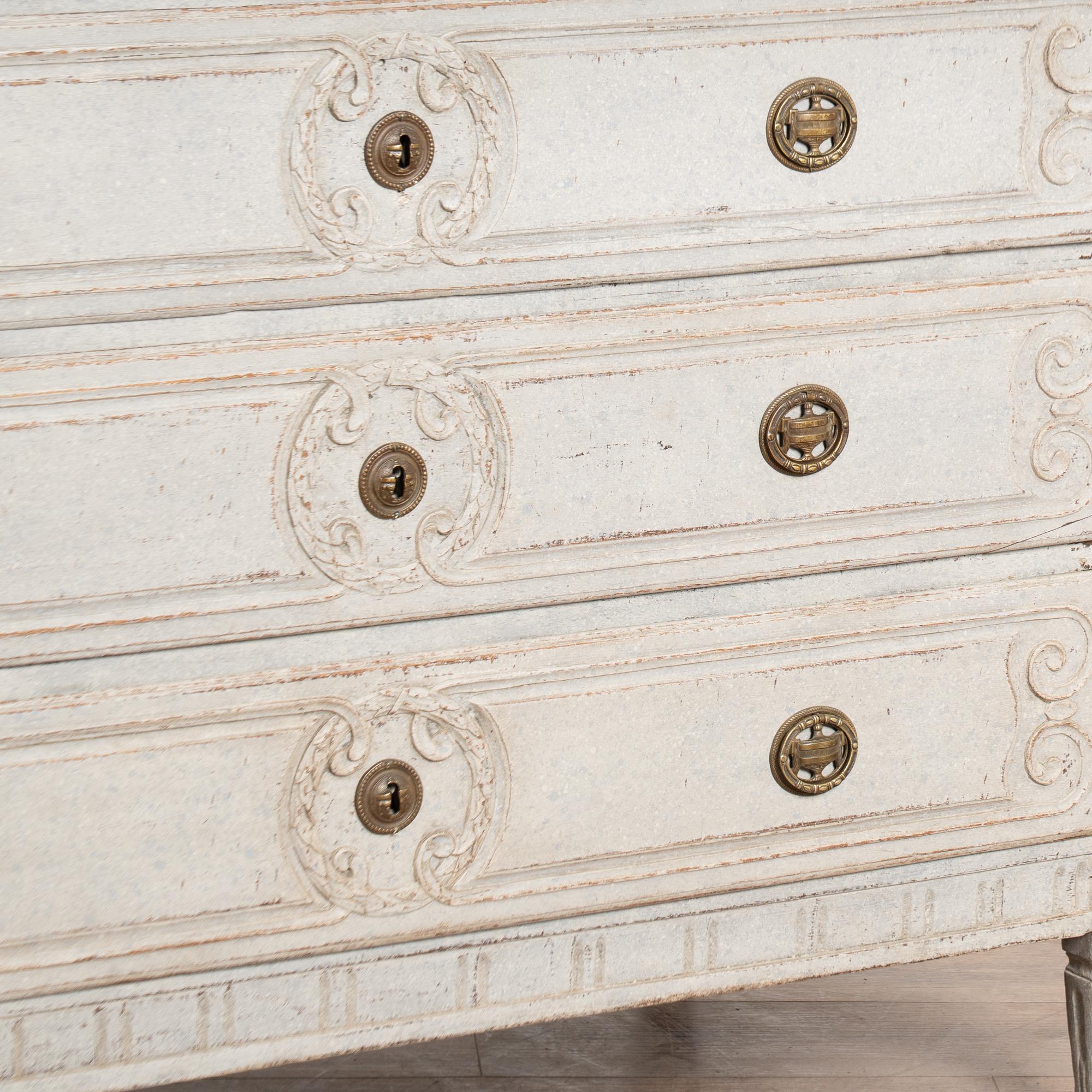 Legno Cassettiera dipinta in Oak francese dell'inizio del XIX secolo in vendita