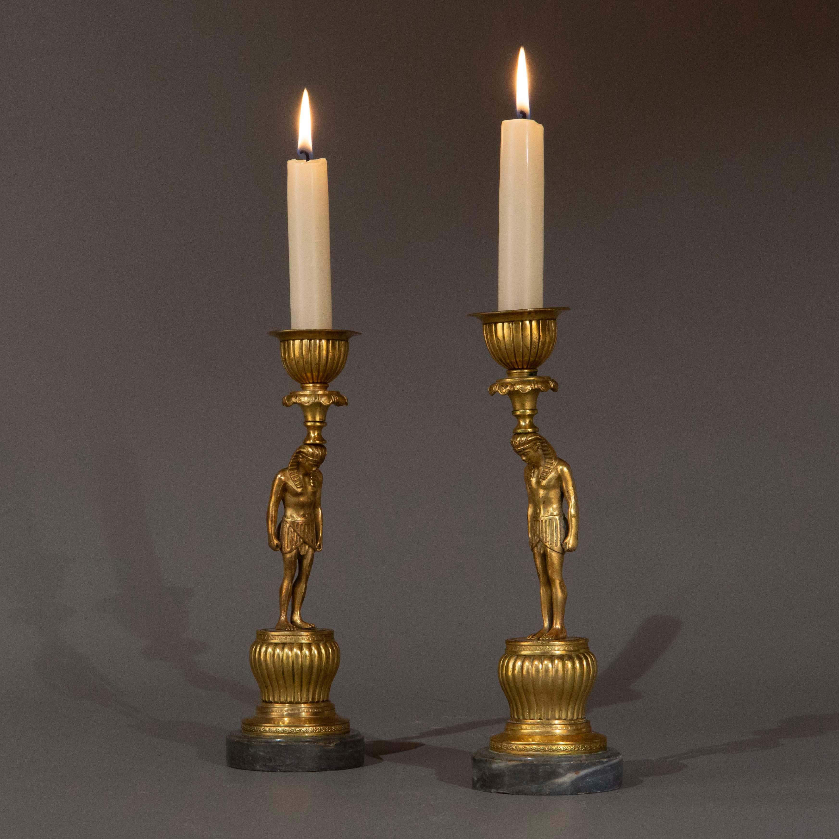 Candelieri francesi del XIX secolo in ormolu egiziano, CIRCA 1810 in vendita 7