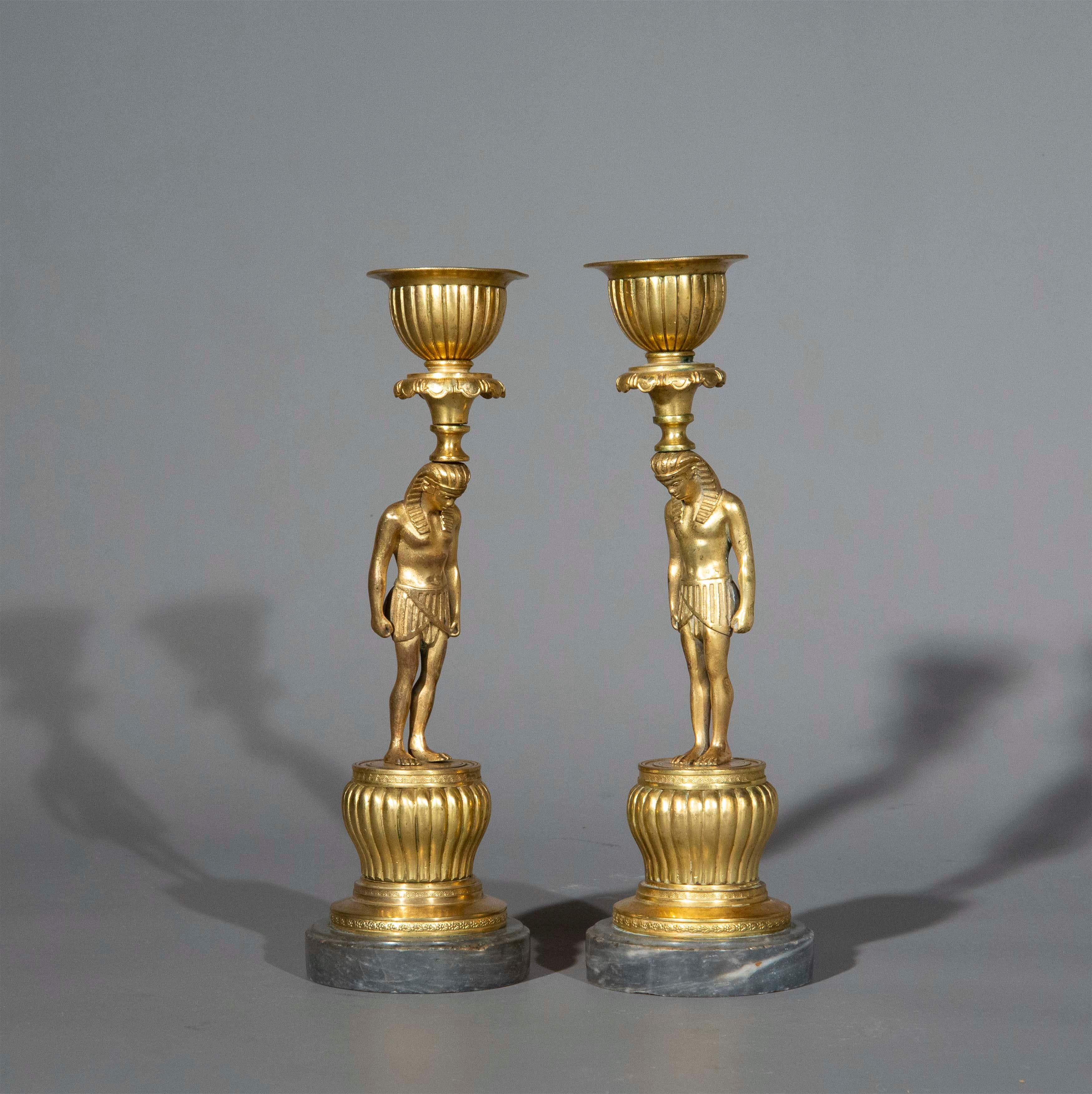Candelieri francesi del XIX secolo in ormolu egiziano, CIRCA 1810 in vendita 9