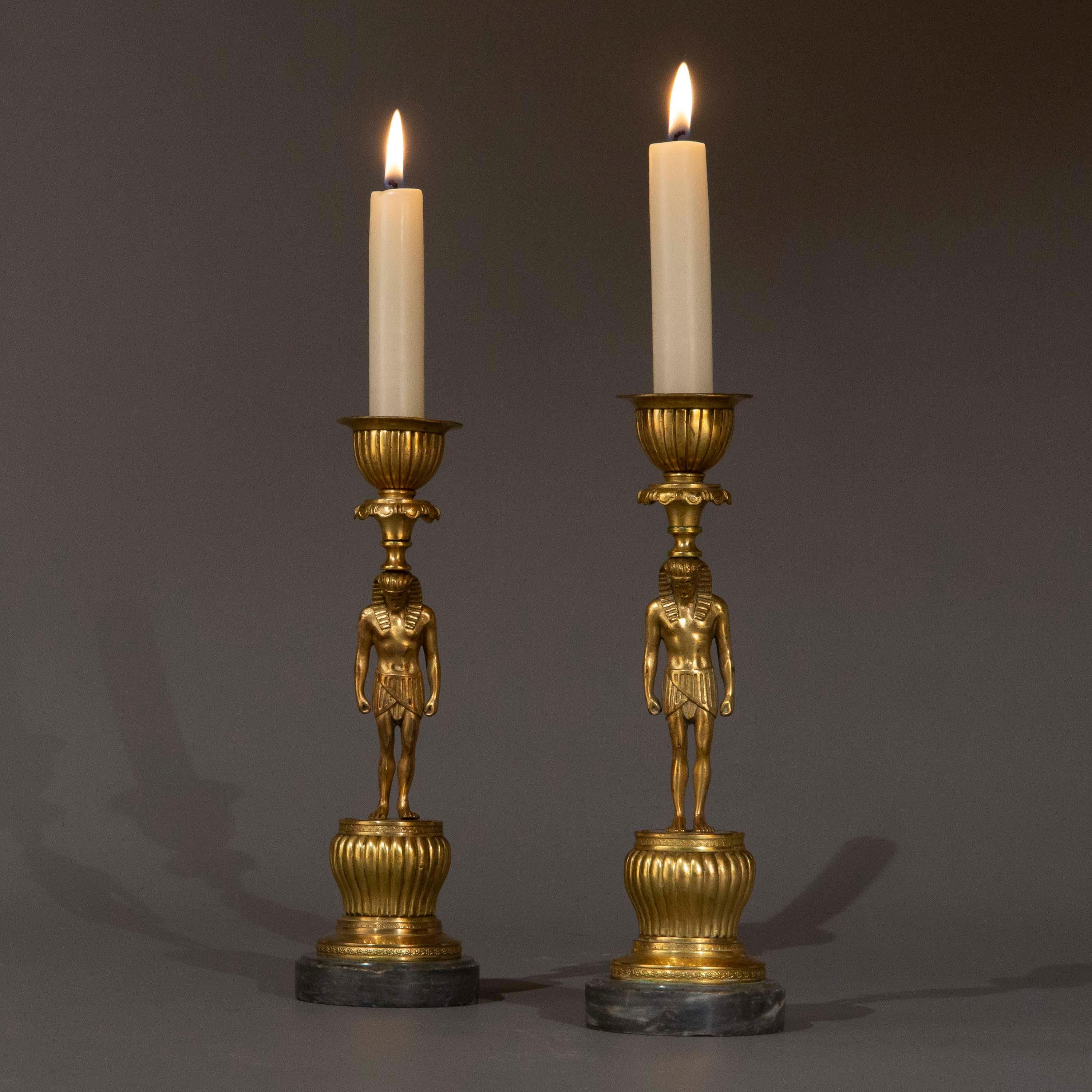 Candelieri francesi del XIX secolo in ormolu egiziano, CIRCA 1810 in vendita 10