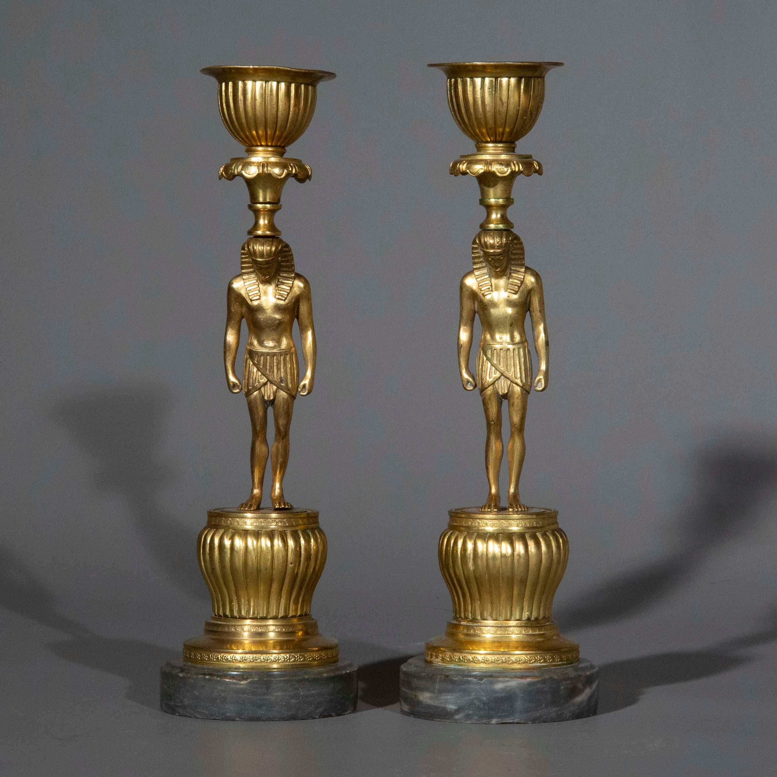 Candelieri francesi del XIX secolo in ormolu egiziano, CIRCA 1810 in vendita 1