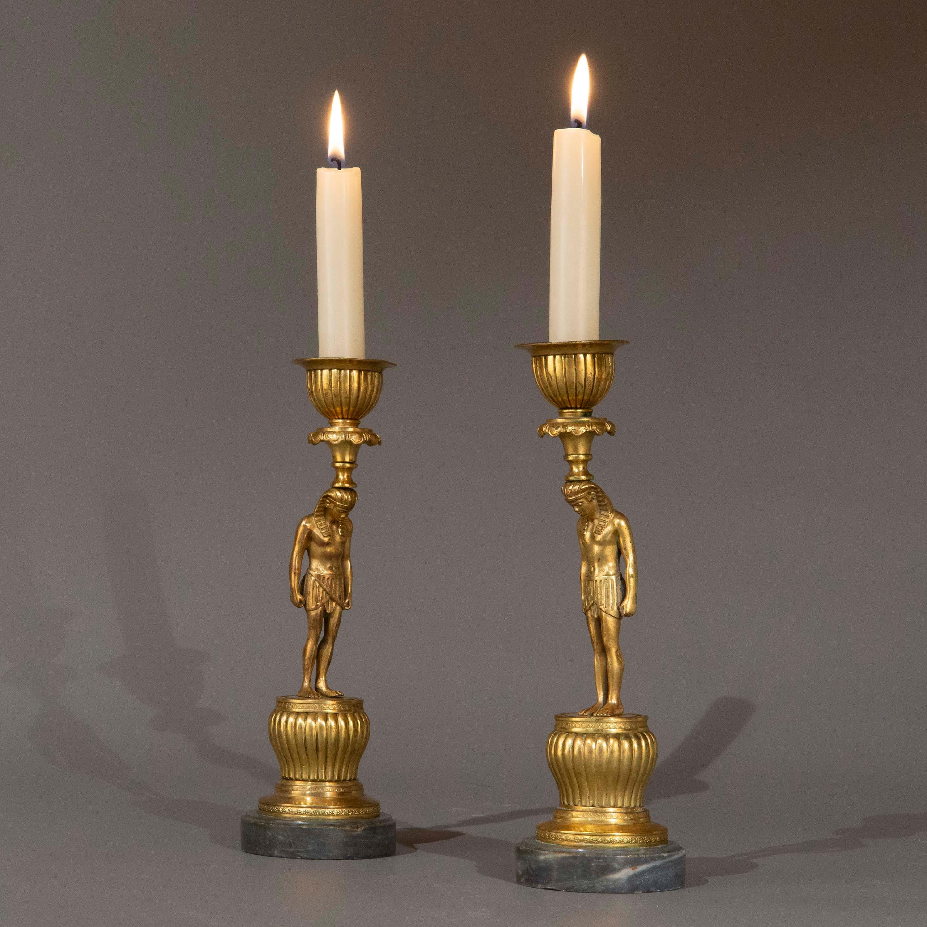 Francese Candelieri francesi del XIX secolo in ormolu egiziano, CIRCA 1810 in vendita