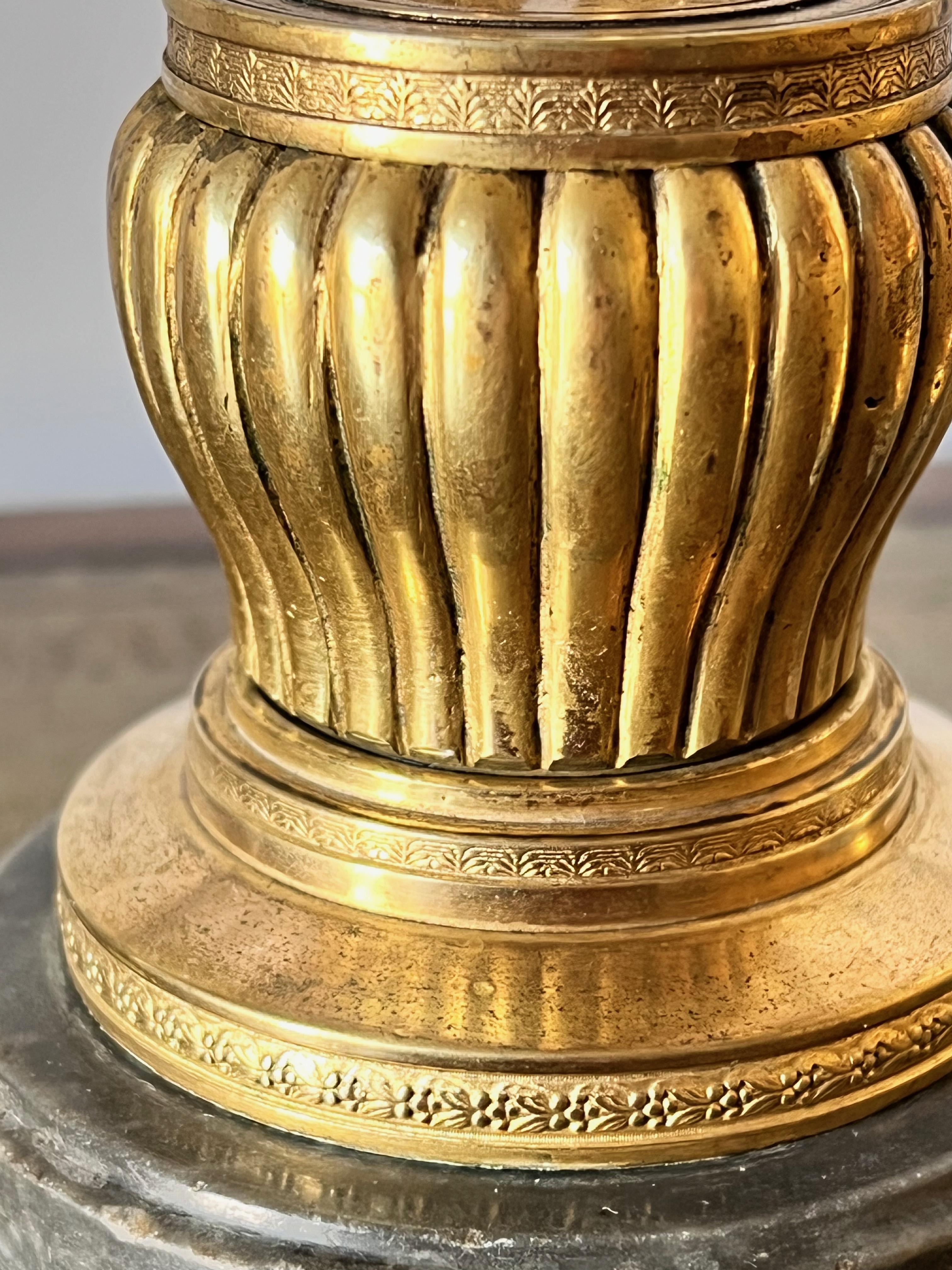 Candelieri francesi del XIX secolo in ormolu egiziano, CIRCA 1810 in vendita 2