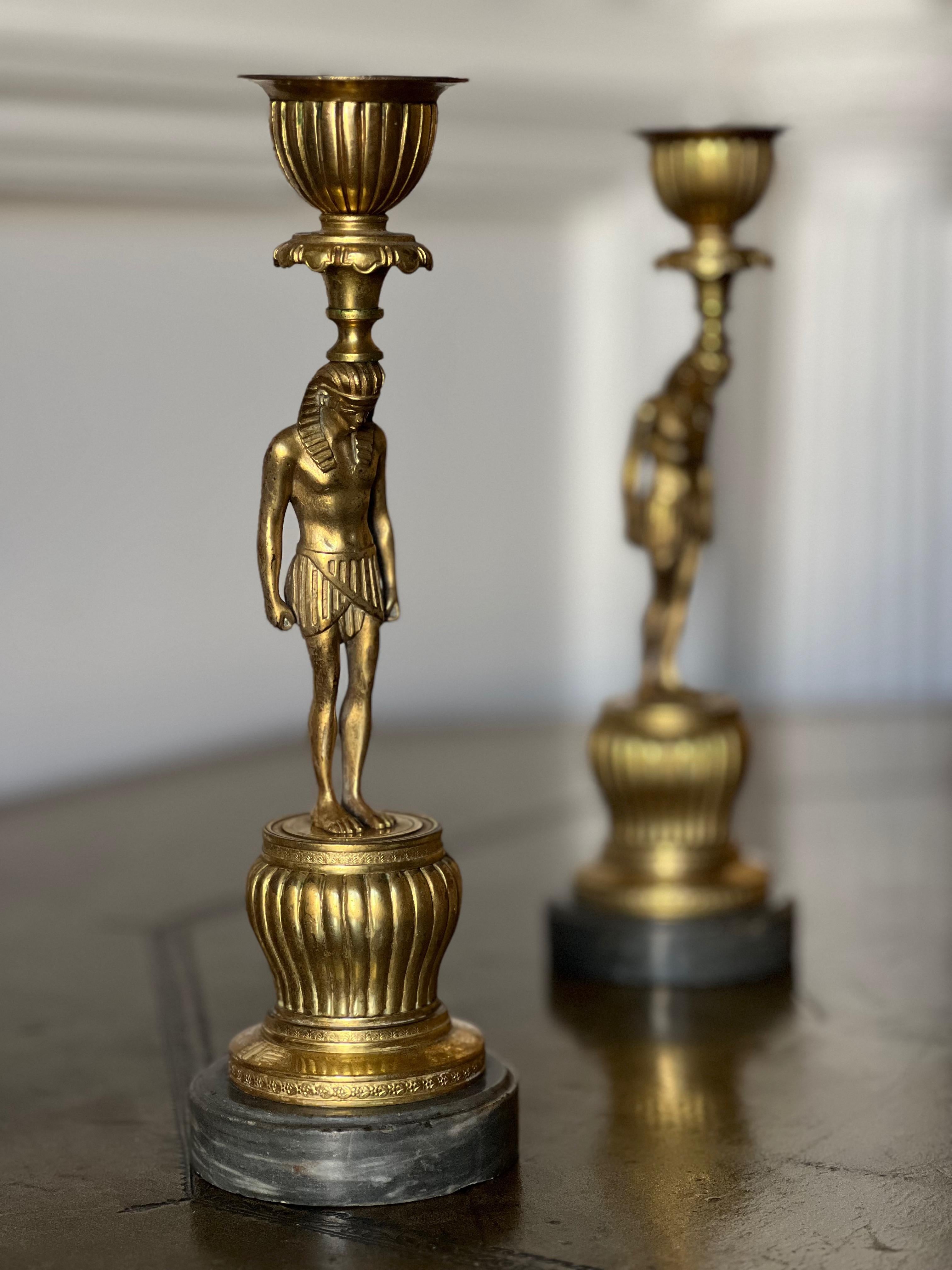 Candelieri francesi del XIX secolo in ormolu egiziano, CIRCA 1810 in vendita 6