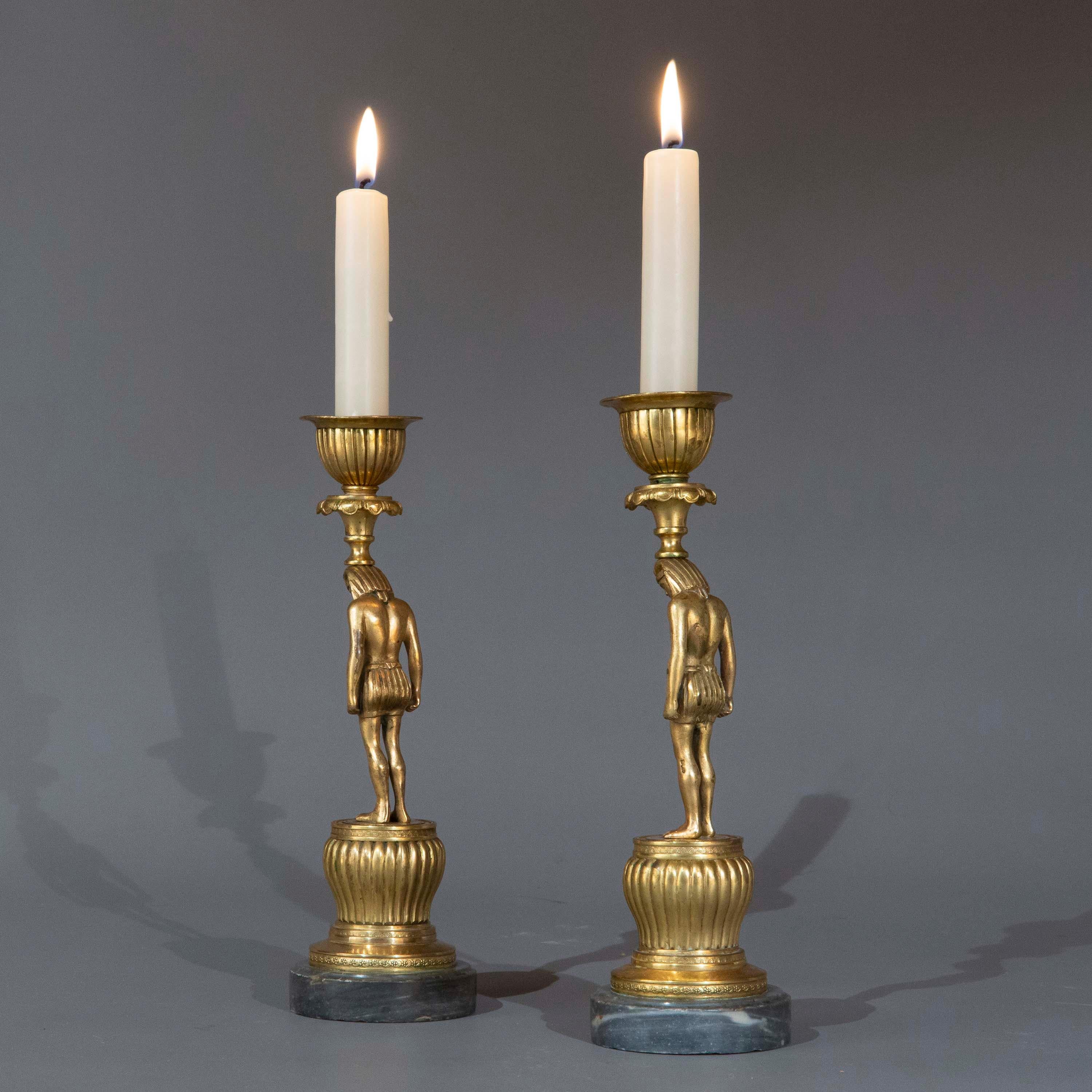 Candelieri francesi del XIX secolo in ormolu egiziano, CIRCA 1810 in vendita 3