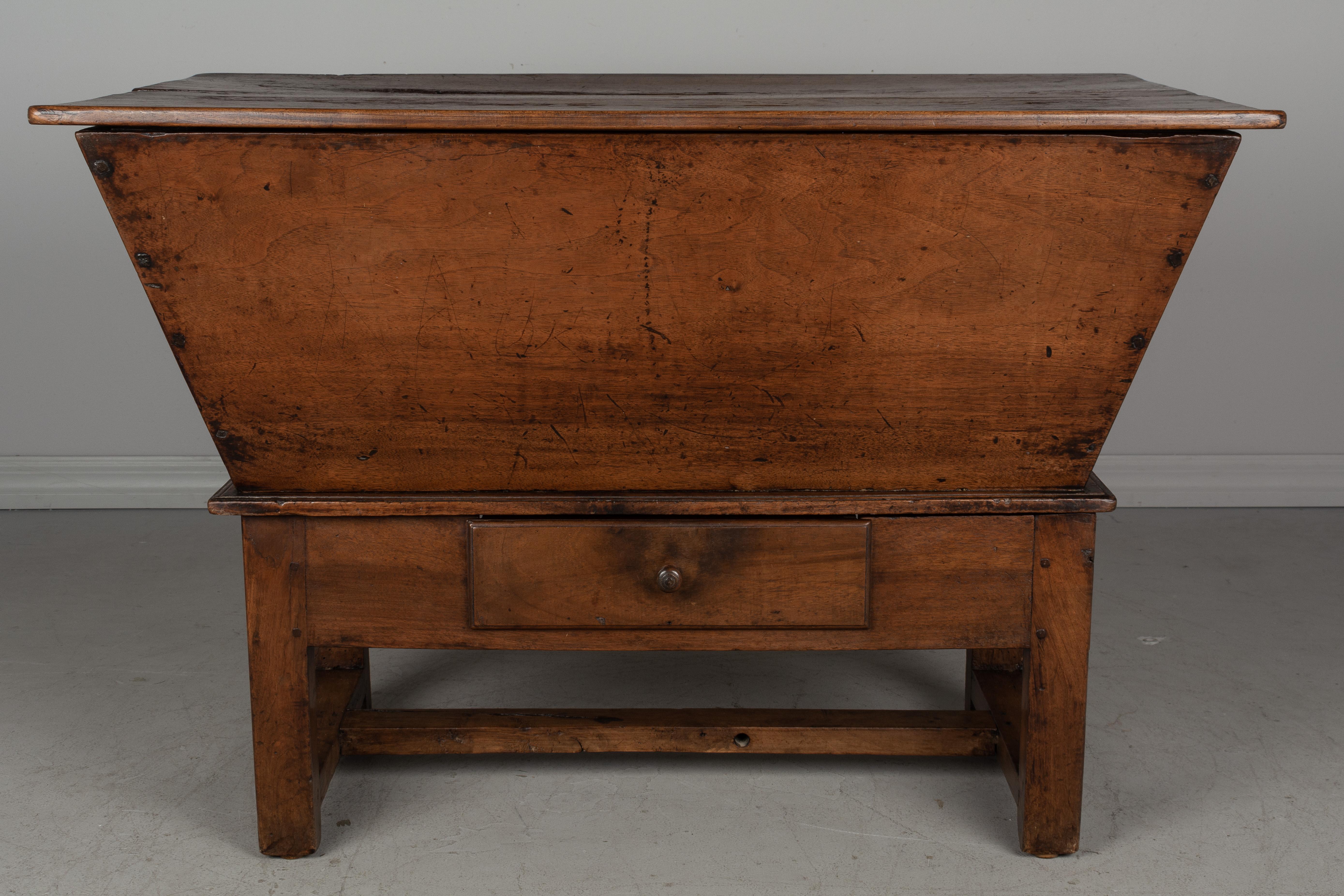 Early 19th Century French Pétrin, or Dough Box In Good Condition In Winter Park, FL