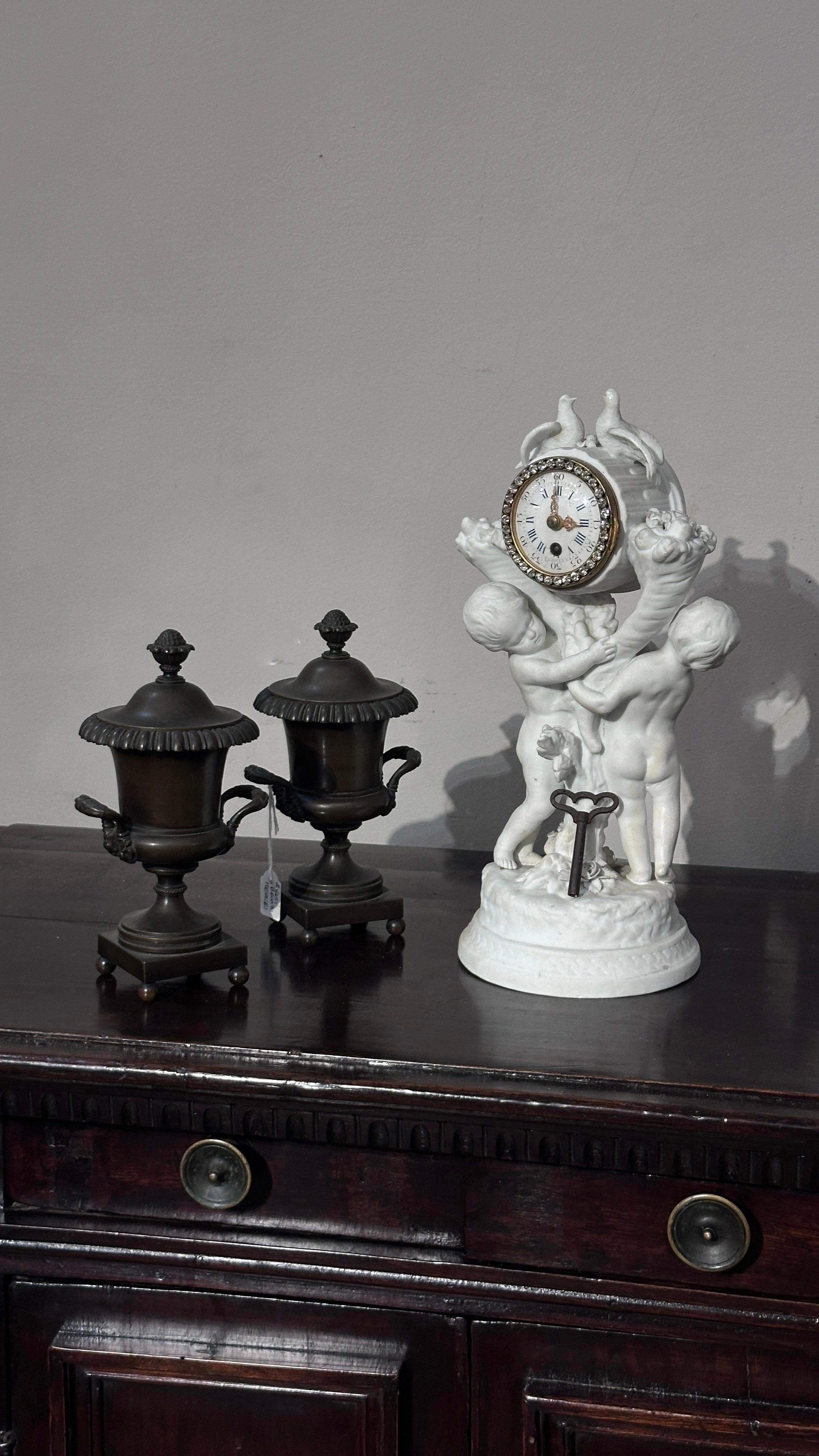 EARLY 19th CENTURY FRENCH PORCELAIN CLOCK  For Sale 2