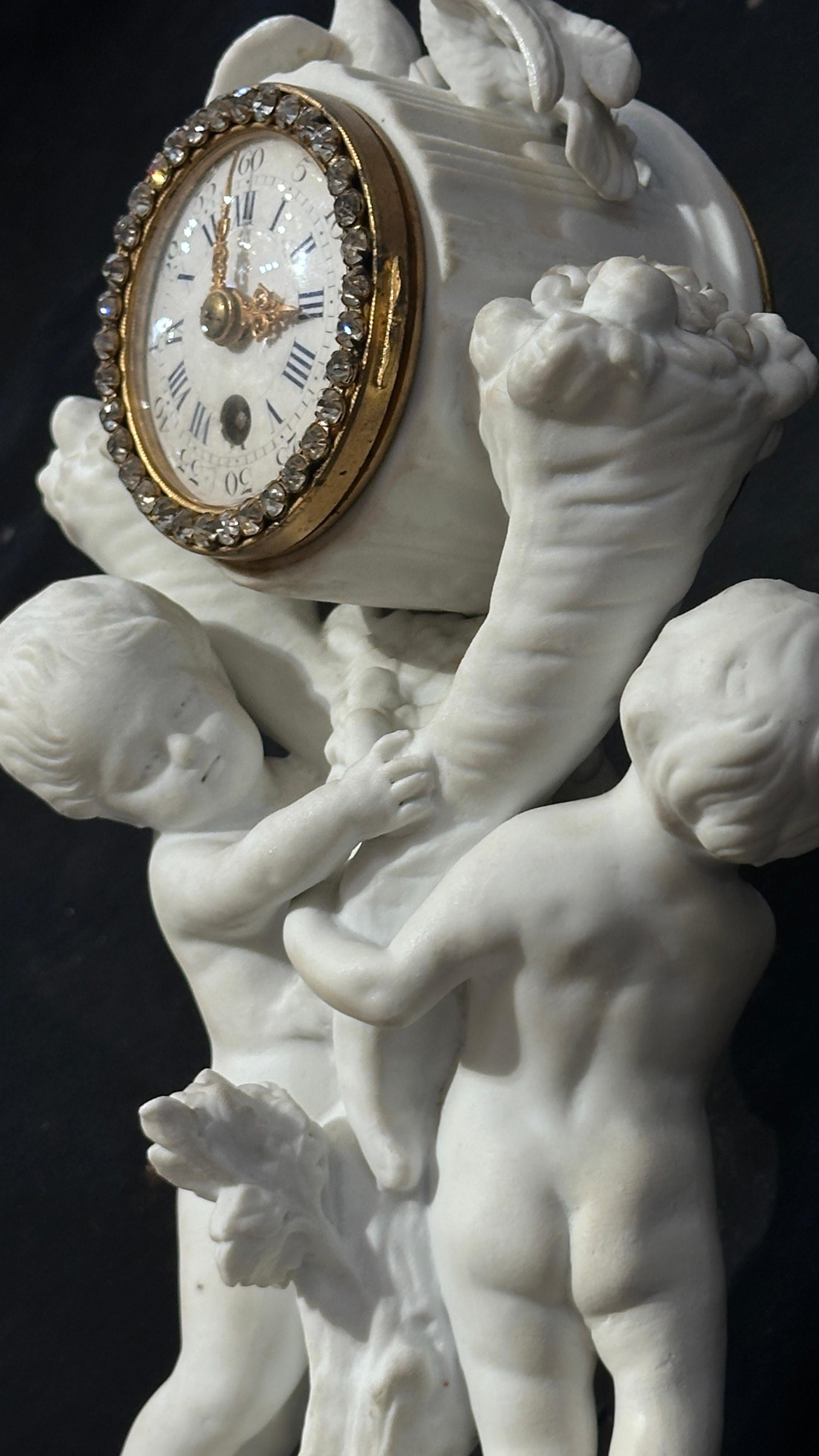EARLY 19th CENTURY FRENCH PORCELAIN CLOCK  In Good Condition For Sale In Firenze, FI