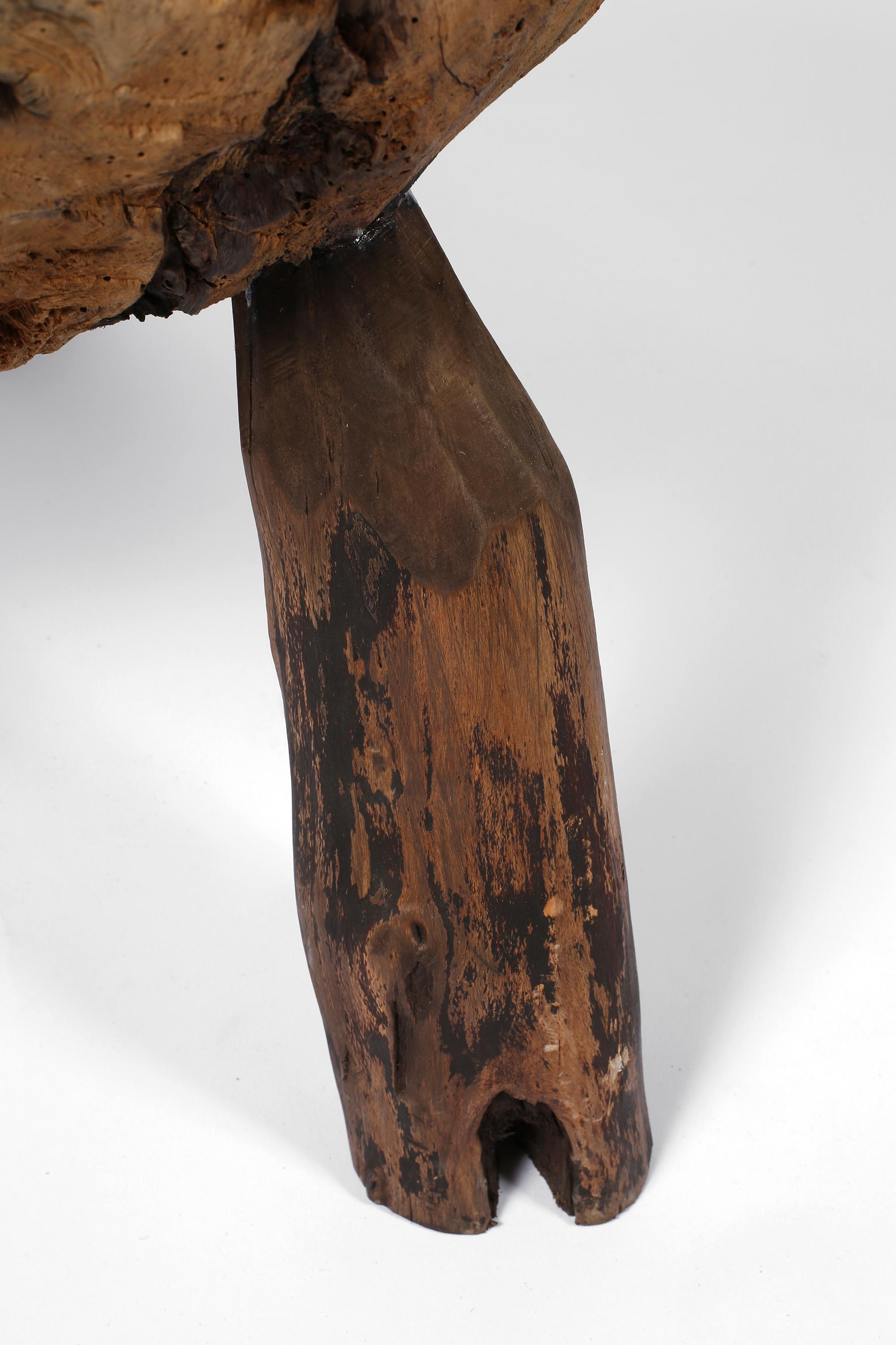 Französischer primitiver, rustikaler Wabi-Sabi-Blockhocker aus dem frühen 19. Jahrhundert (Eichenholz) im Angebot
