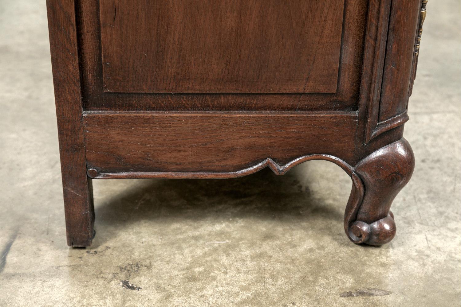 Early 19th Century French Provencal Louis XV Style Oak Enfilade 8