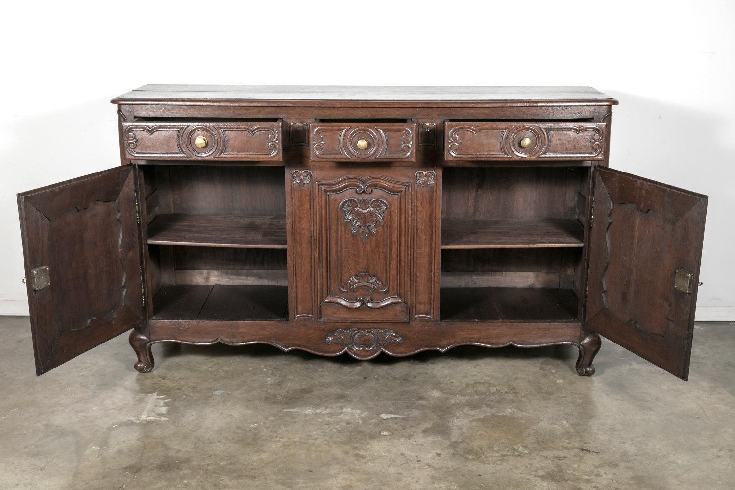 Early 19th Century French Provencal Louis XV Style Oak Enfilade 1