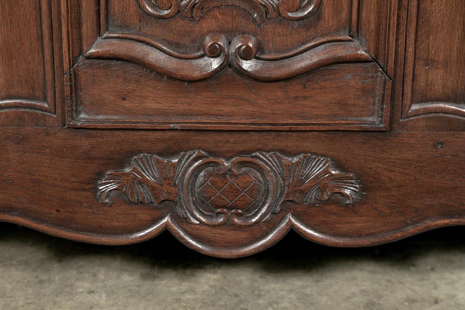 Early 19th Century French Provencal Louis XV Style Oak Enfilade 6
