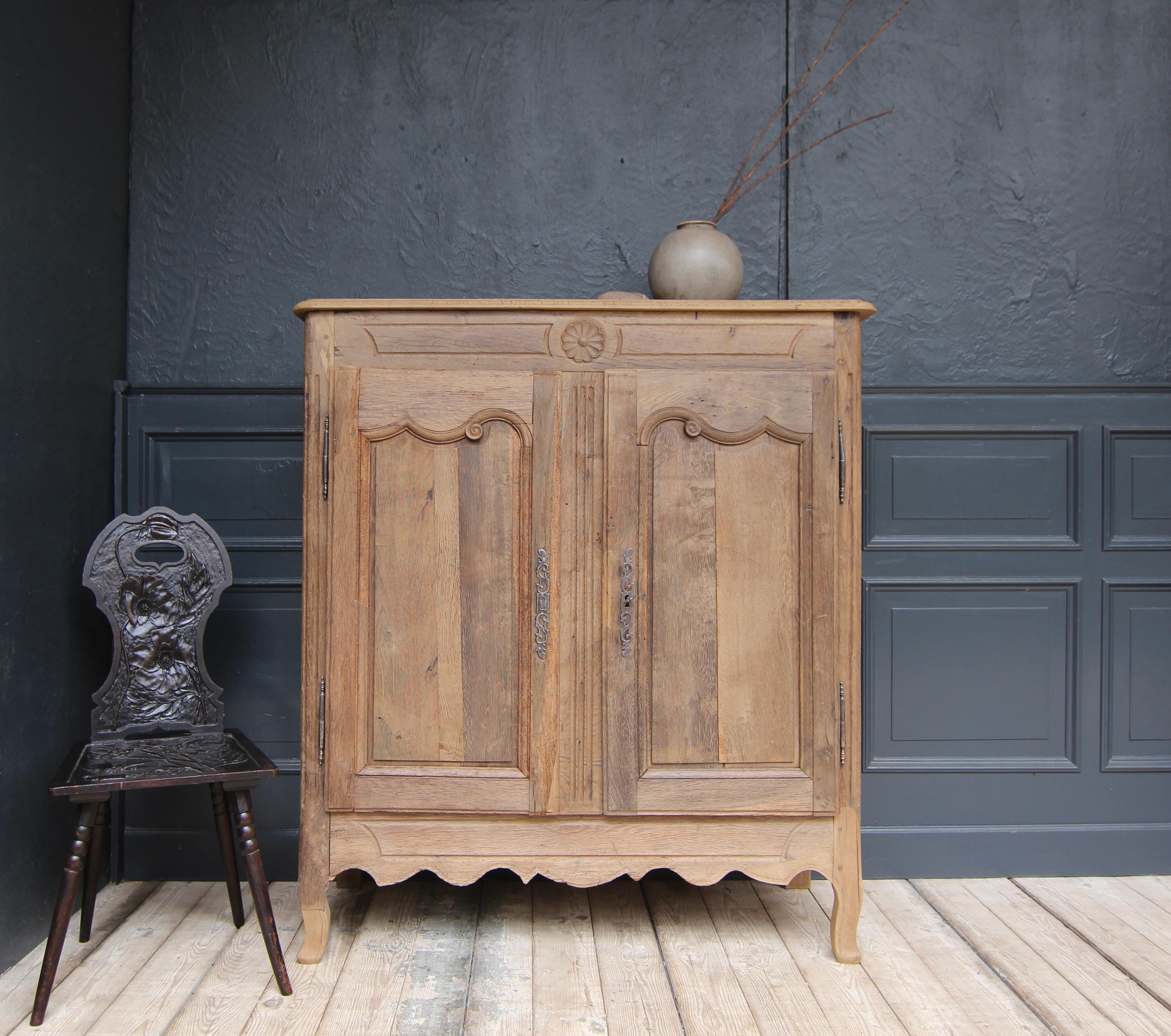 A early 19th century French provincial buffet or cabinet made of oak.

Traditionally crafted construction, the oak body moulded on the sides with a slightly protruding profiled top panel. Rounded fluted pilaster strips and the multiple curved plinth