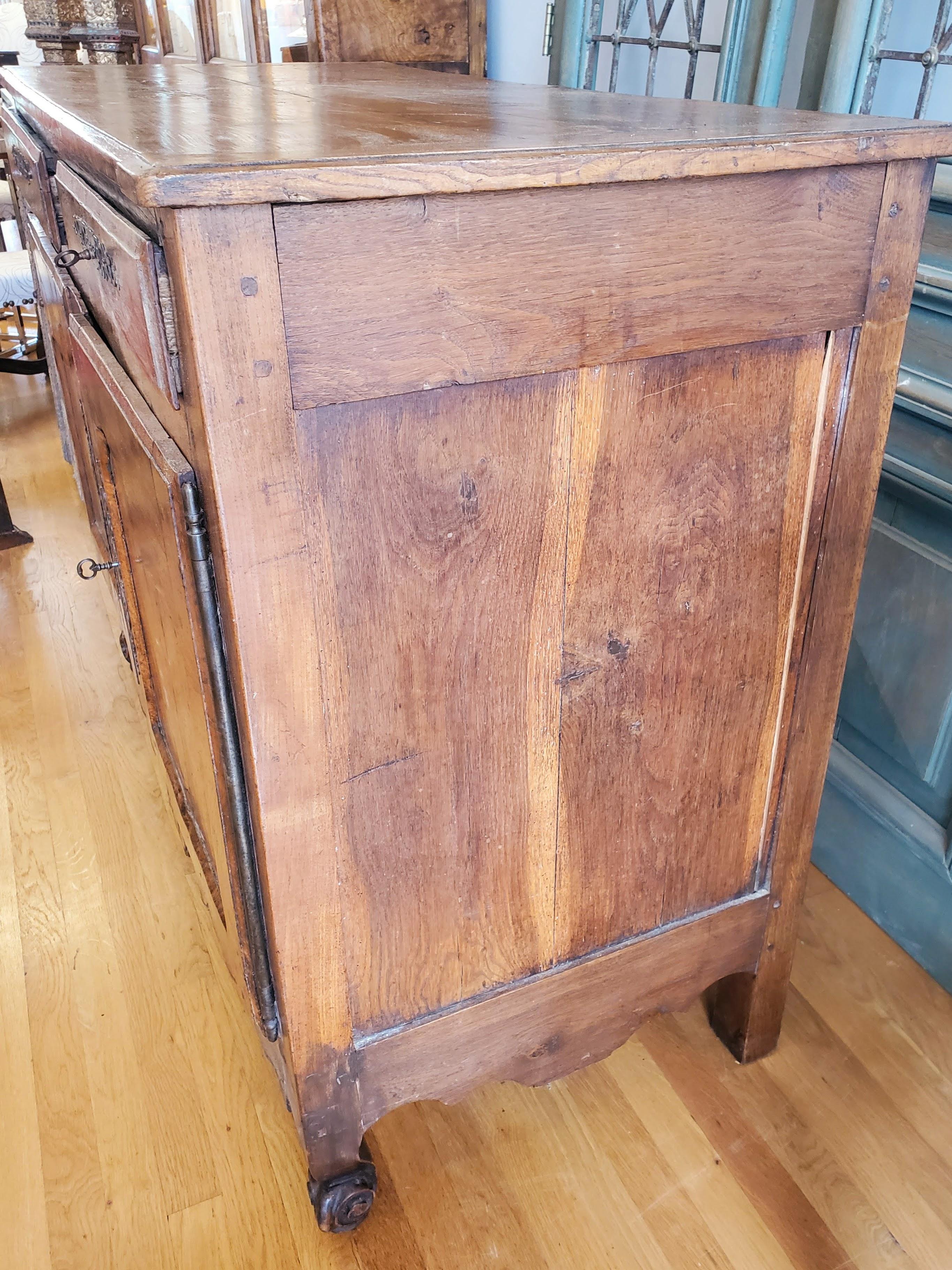 Early 19th Century French Provincial Burled Ash Buffet In Good Condition In Middleburg, VA