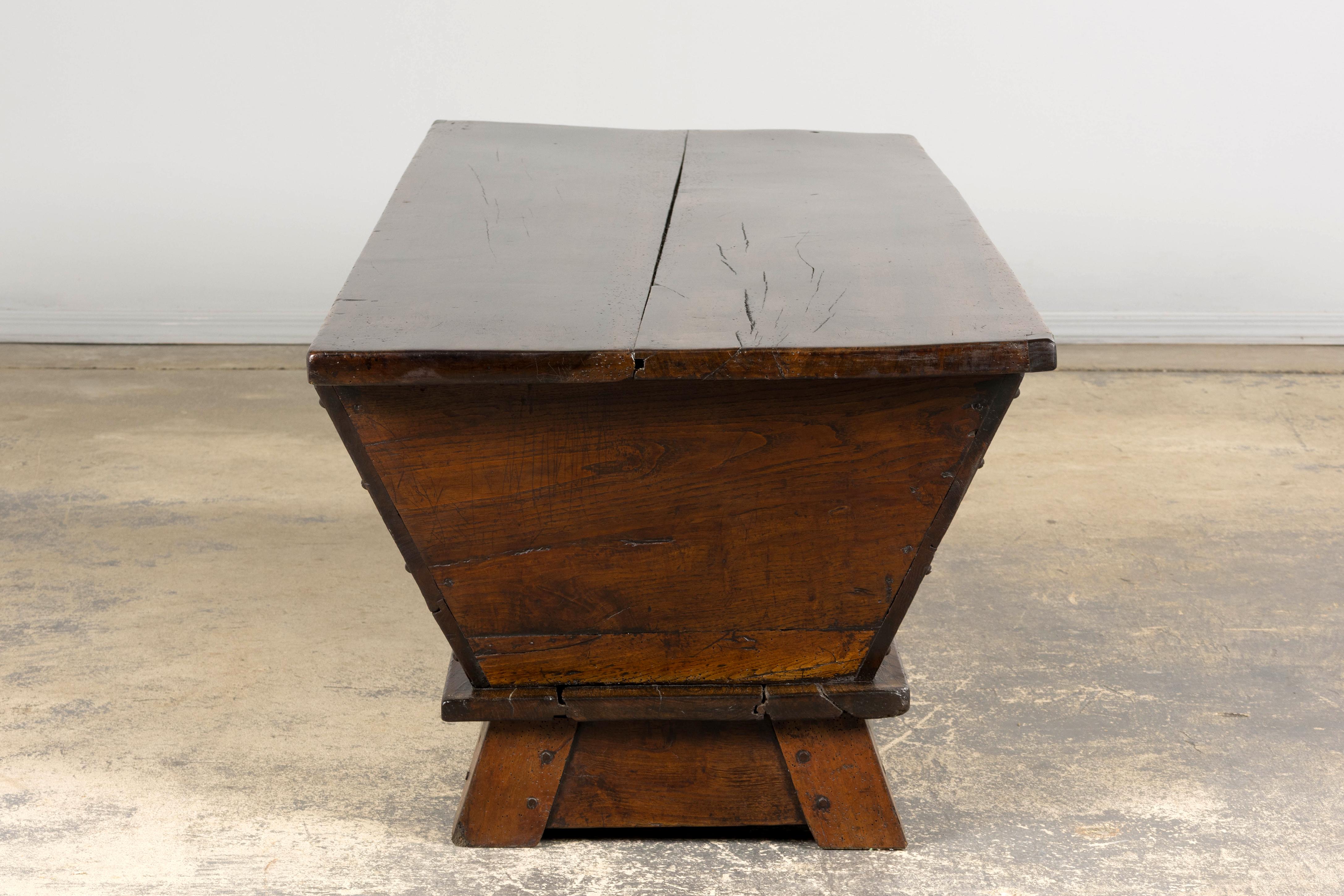 Early 19th Century French Provincial Dough Bin Coffee Table For Sale 10