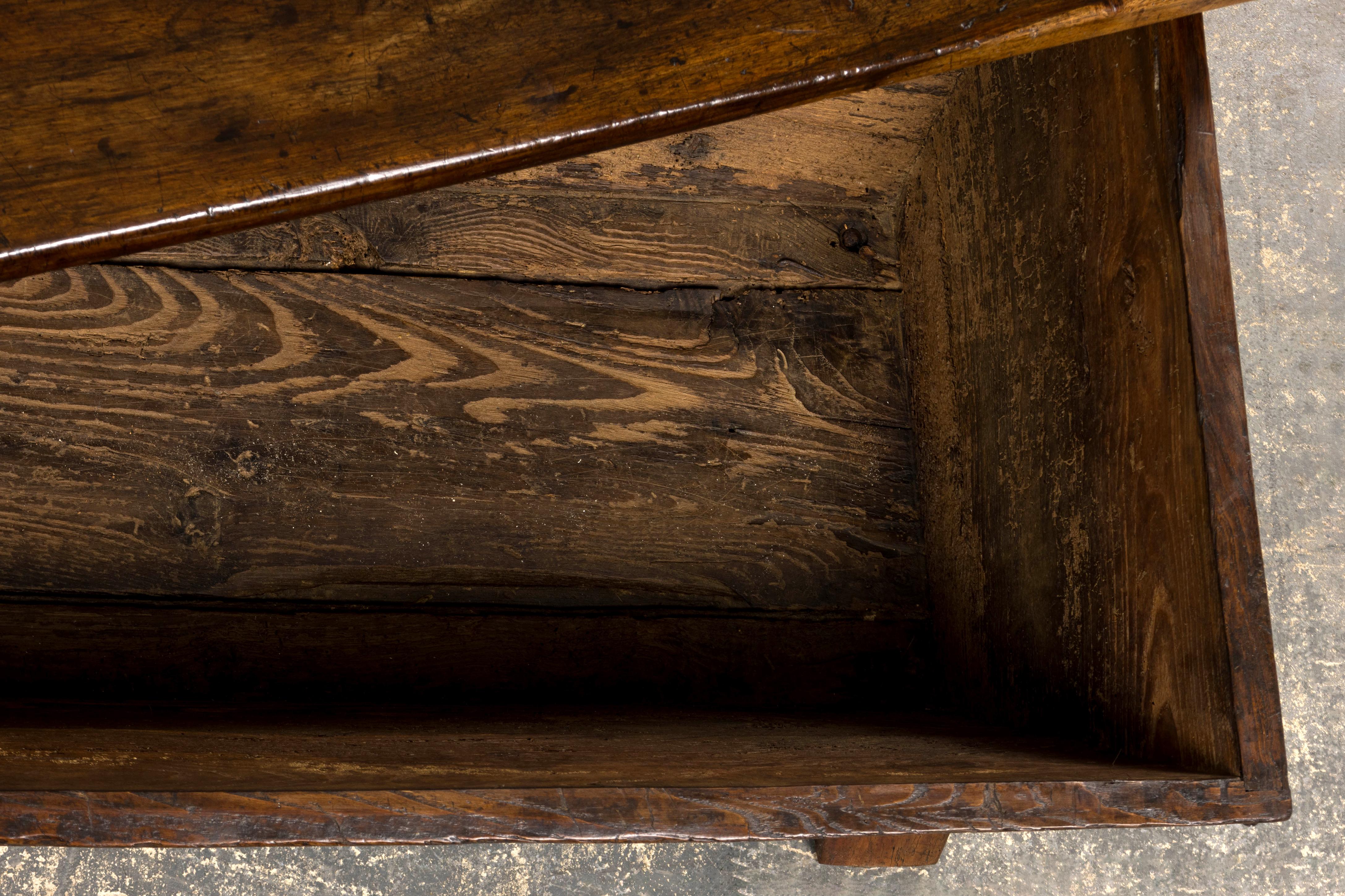 Early 19th Century French Provincial Dough Bin Coffee Table For Sale 4