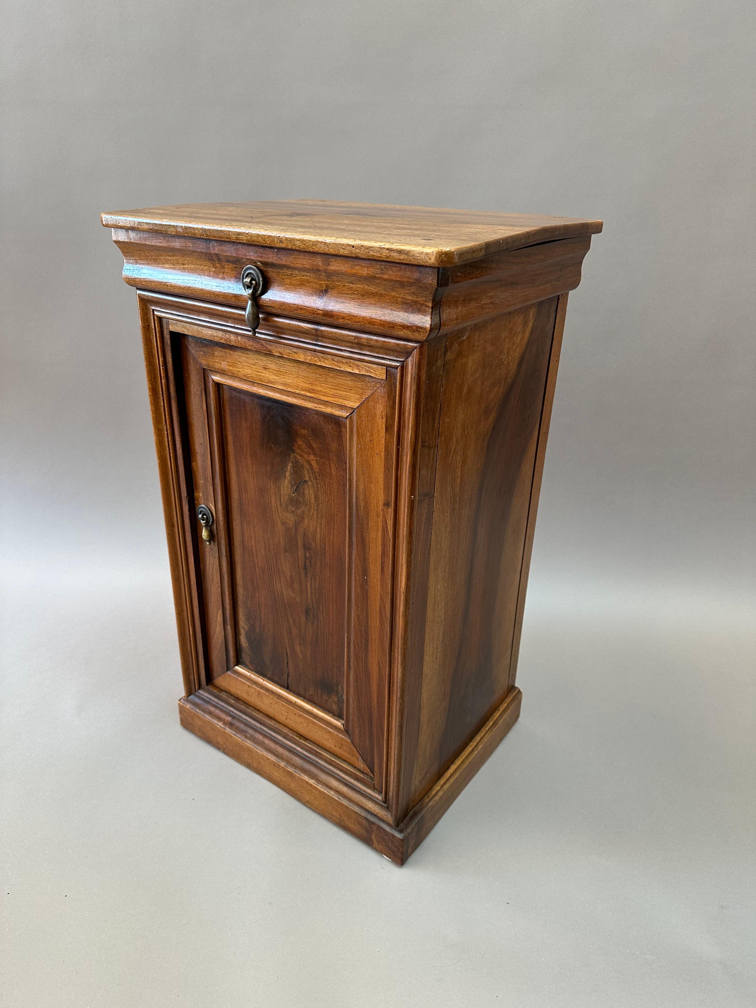 Early 19th Century French Provincial Walnut Nightstand For Sale 2