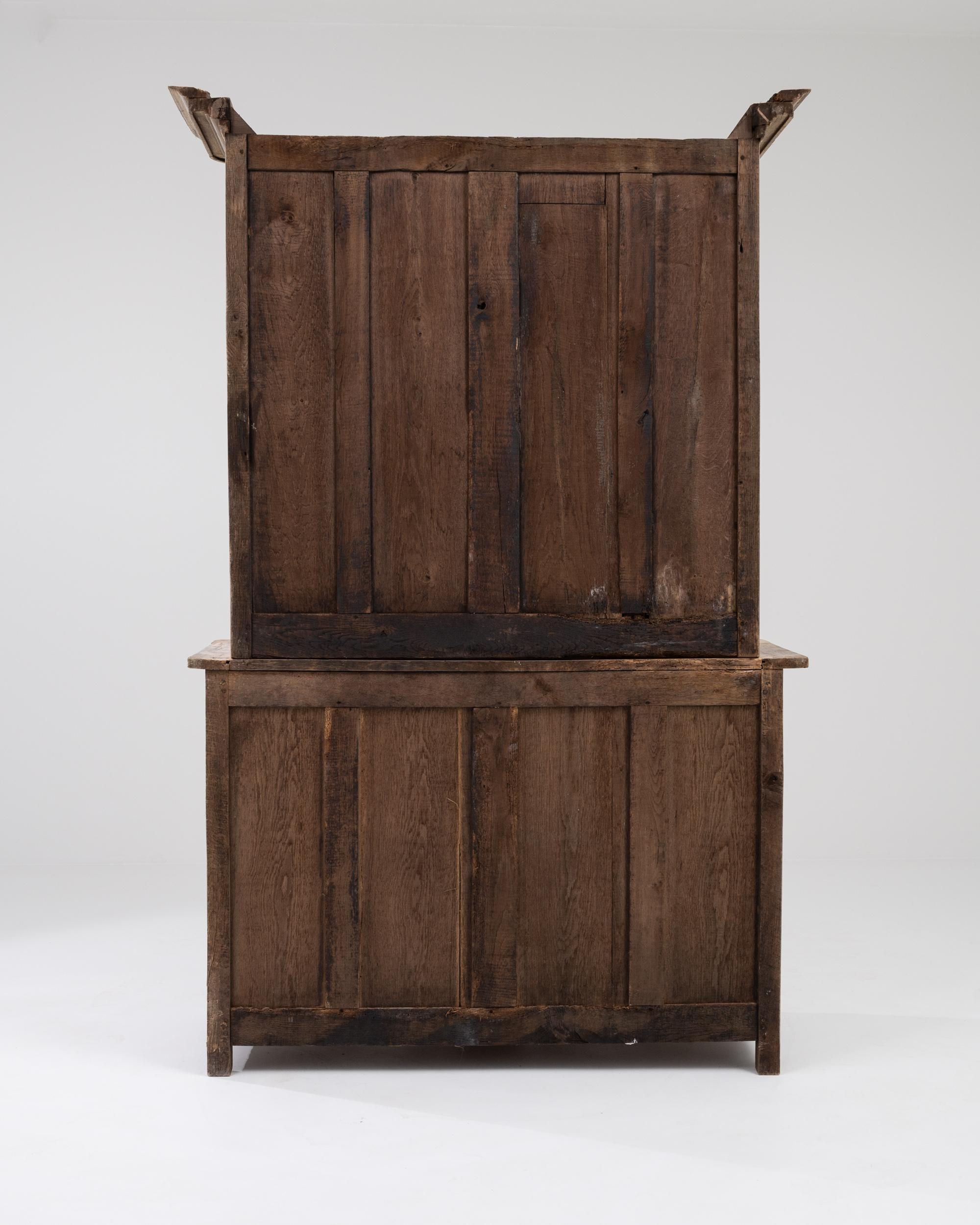 Early 19th Century French Provincial Oak Cabinet For Sale 9