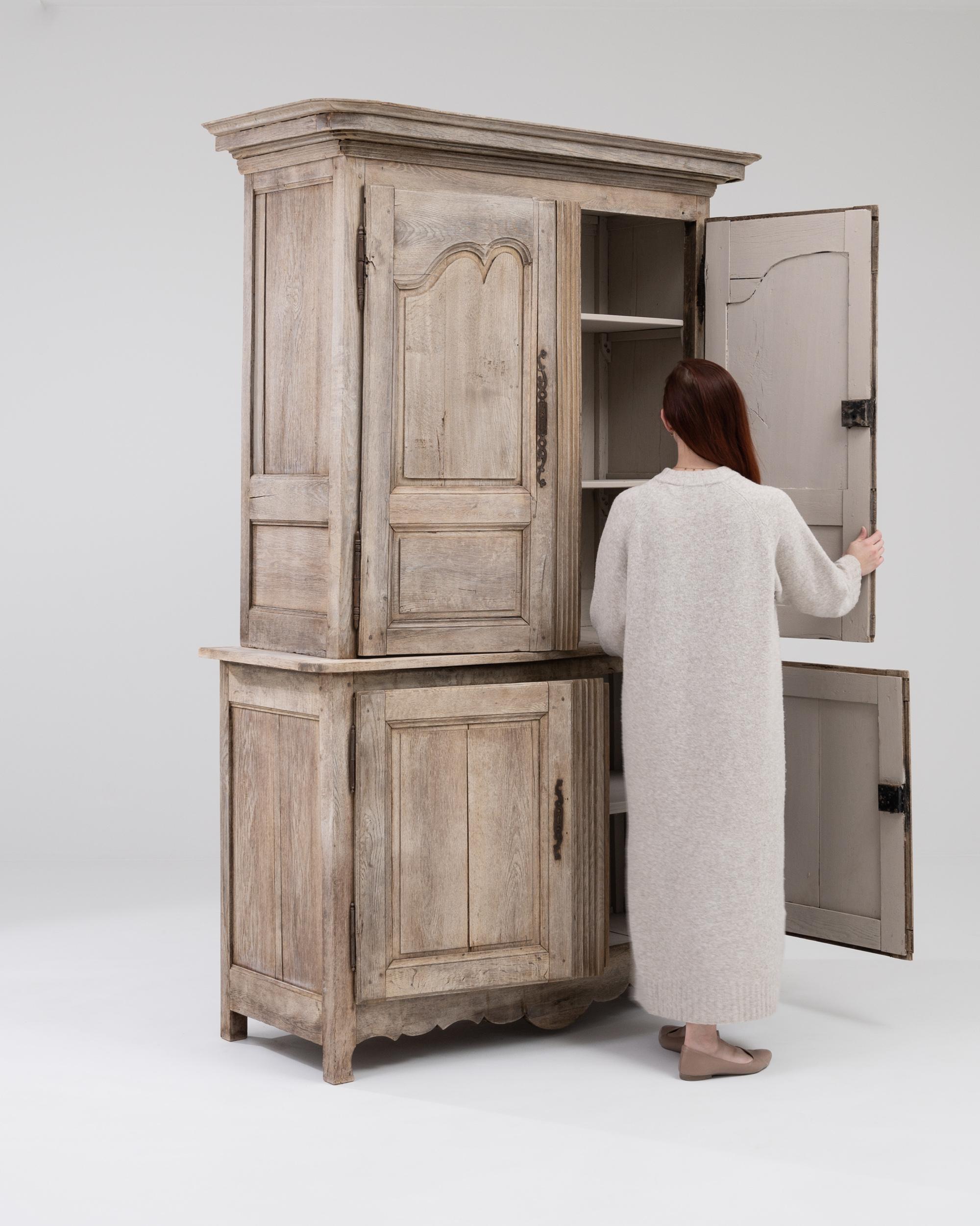 XIXe siècle Armoire en chêne de style provincial français du début du 19e siècle
