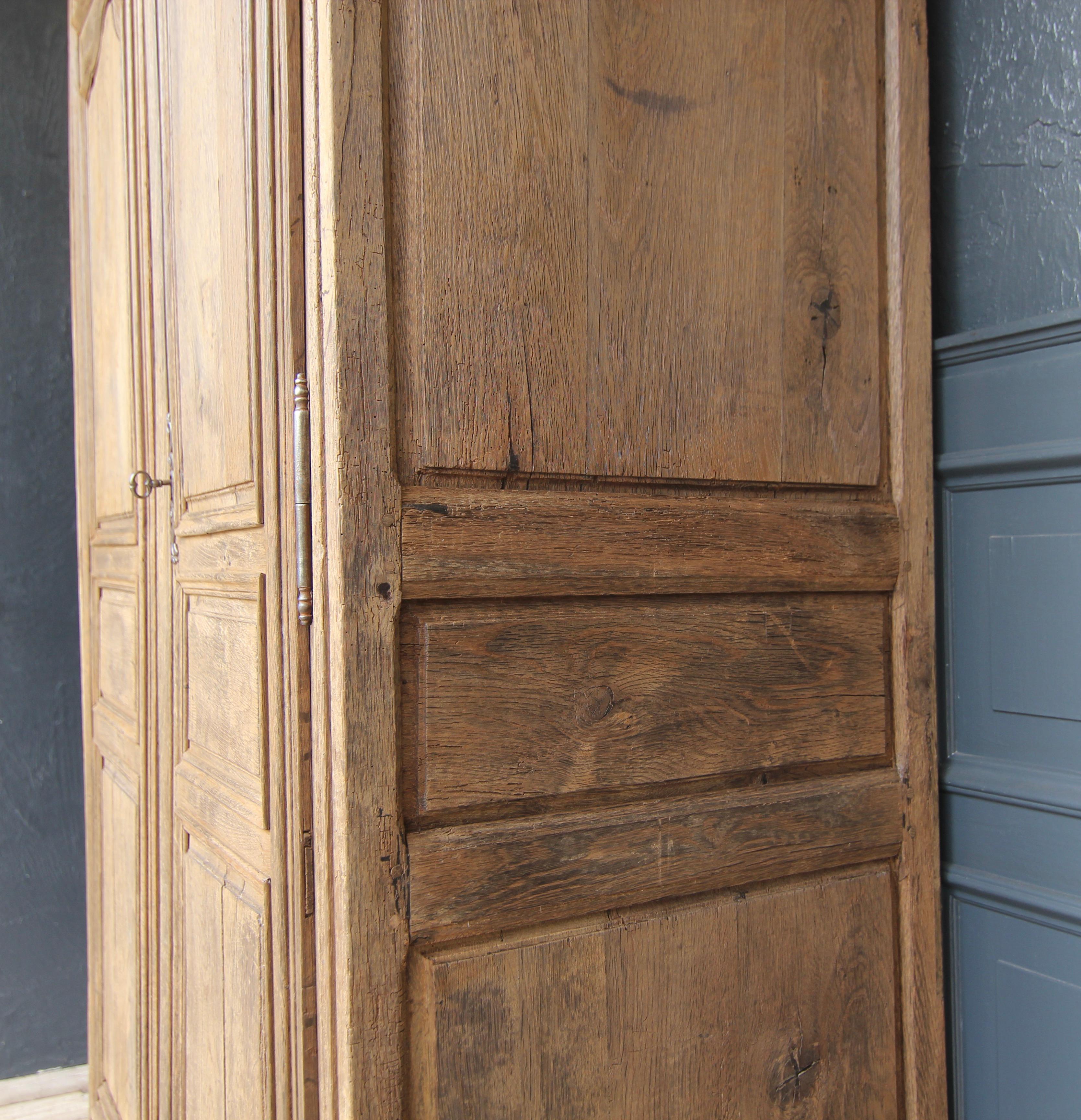 Early 19th Century French Provincial Rustic Oak Cabinet For Sale 9