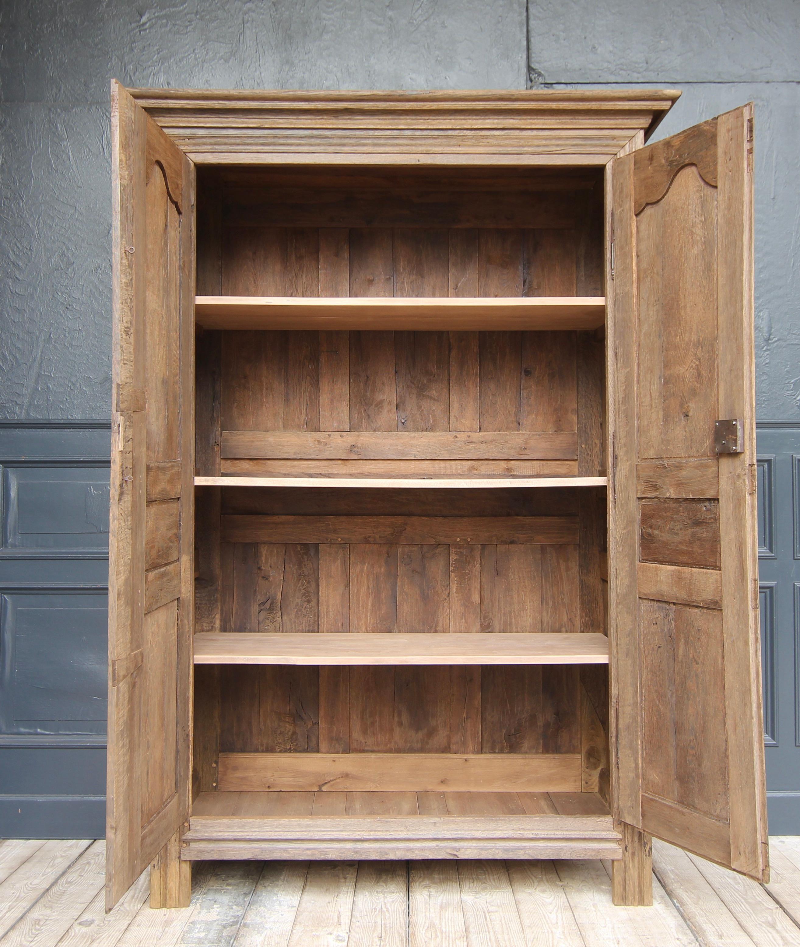 Early 19th Century French Provincial Rustic Oak Cabinet For Sale 16