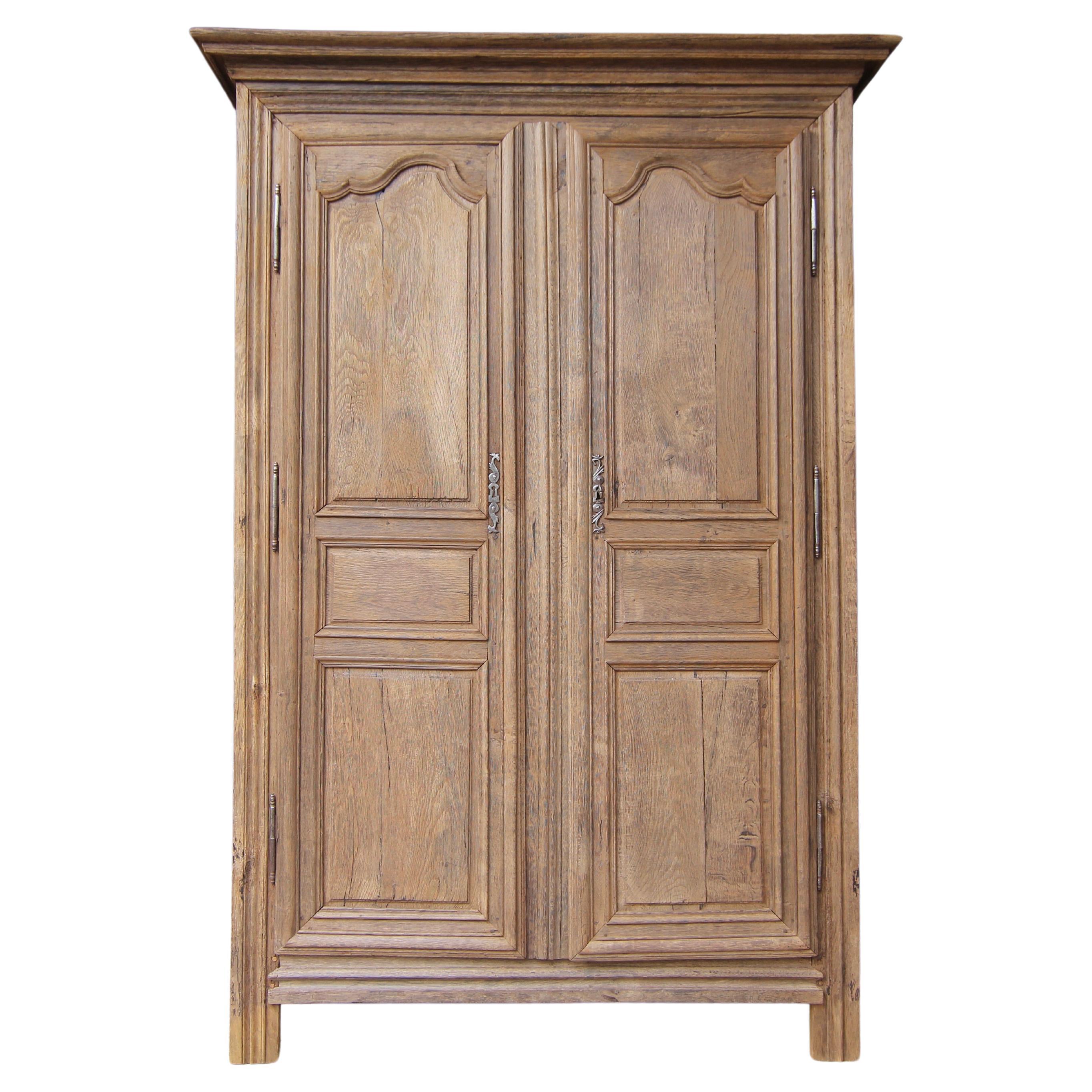 Early 19th Century French Provincial Rustic Oak Cabinet For Sale