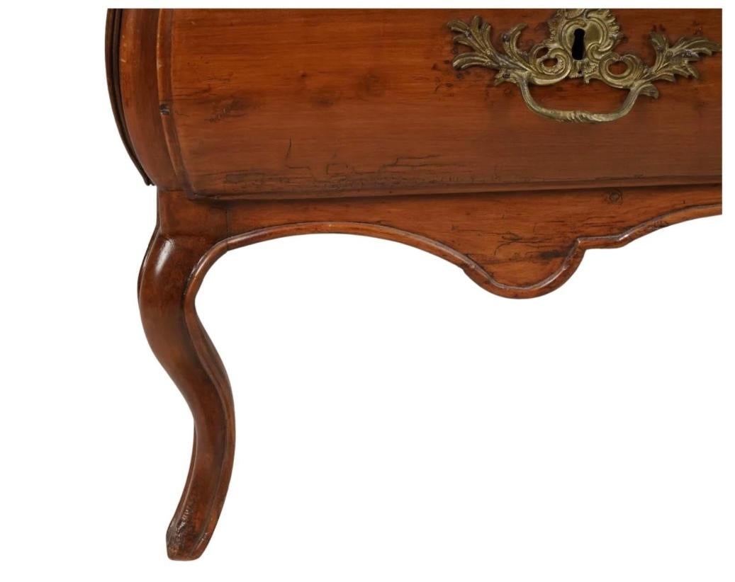Early 19th Century French Provincial Walnut Bombe Commode In Good Condition In Bradenton, FL