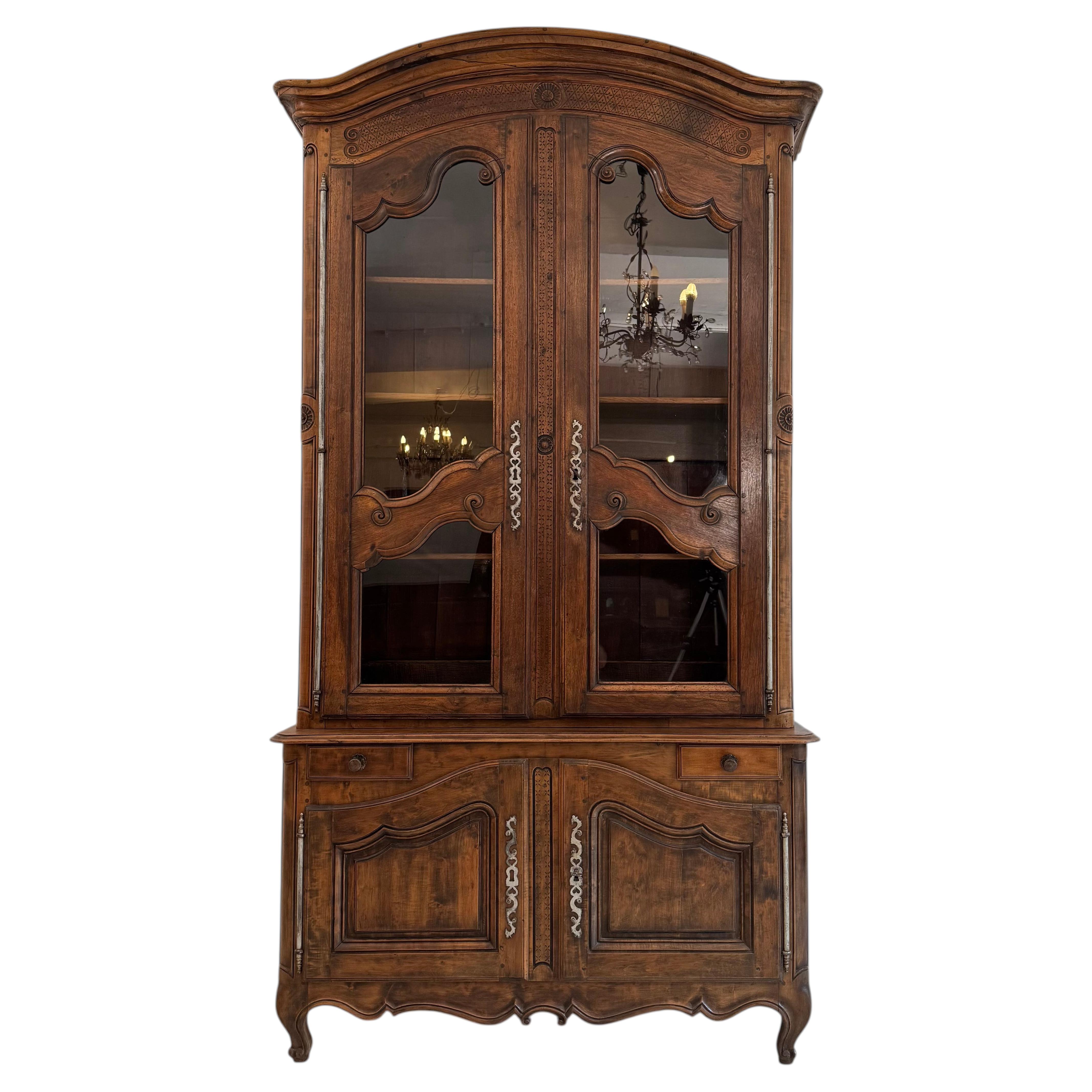 Early 19th Century French Provincial Walnut Buffet à deux corps