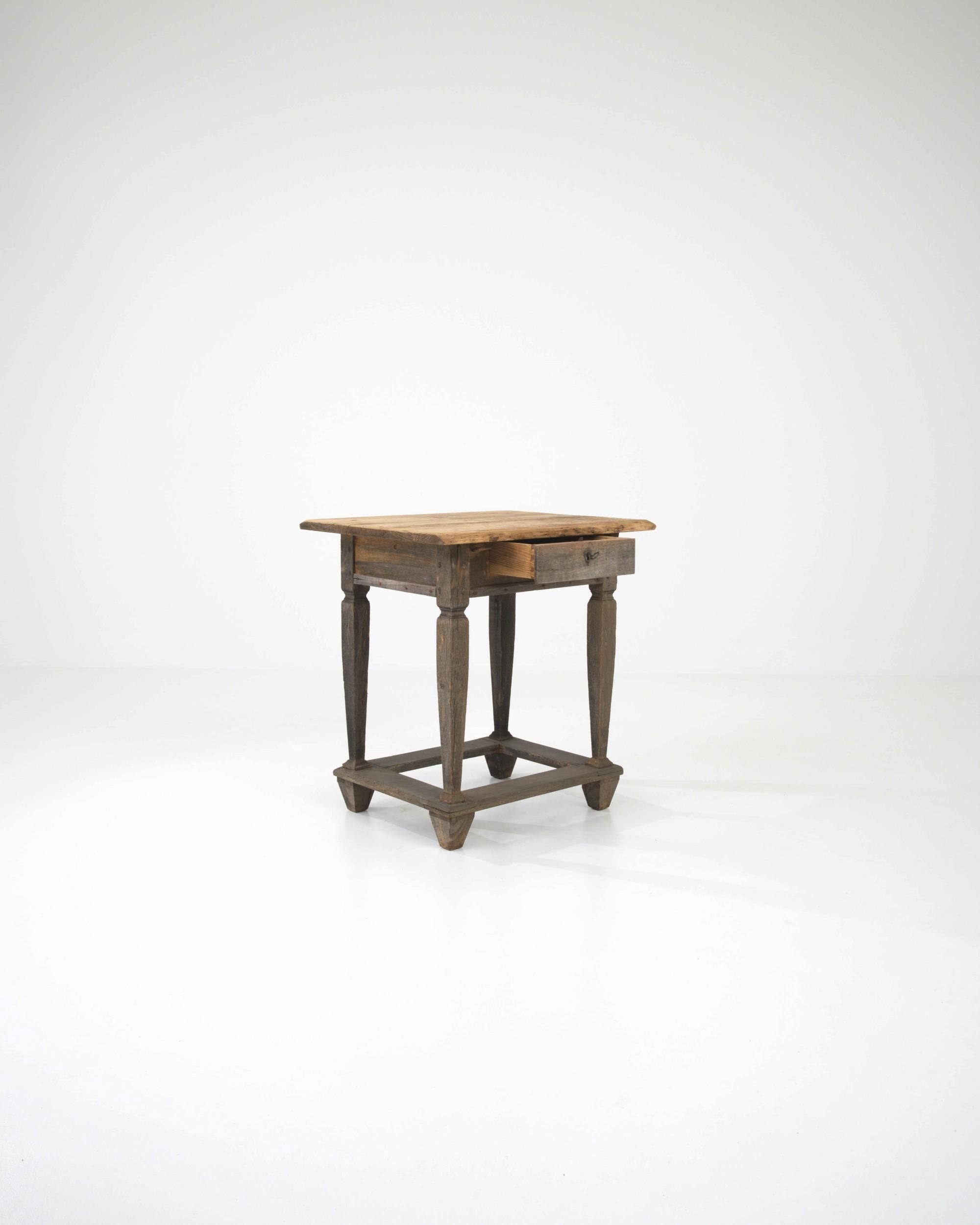Early 19th Century French Provincial Wooden Side Table For Sale 2