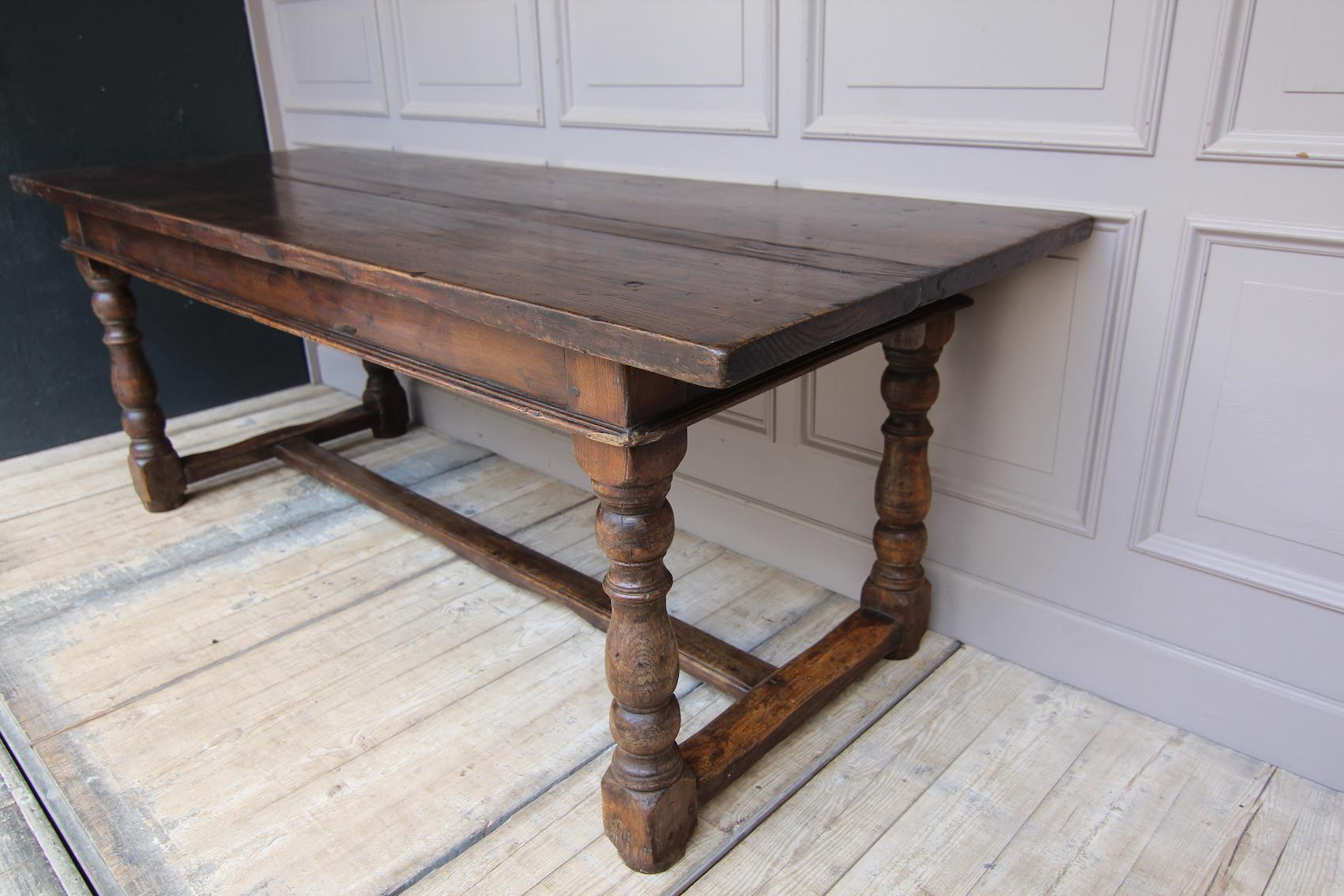 Early 19th Century French Refectory Table Made of Oak In Good Condition In Dusseldorf, DE