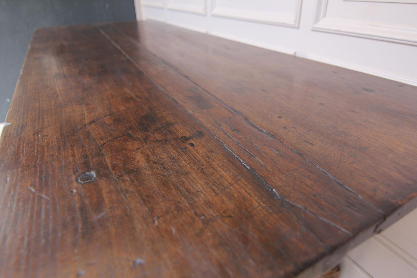 Early 19th Century French Refectory Table Made of Oak 4