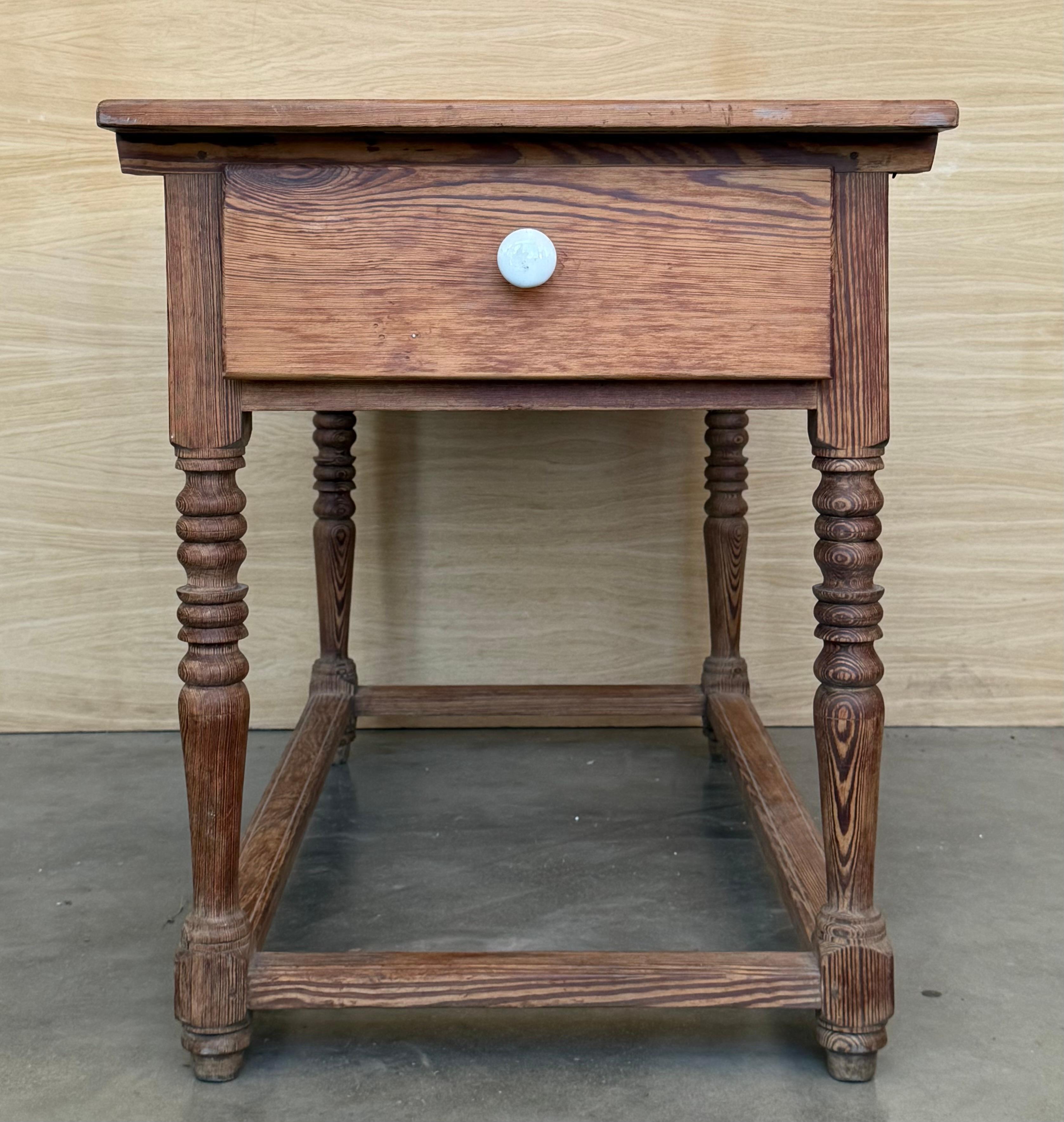 Table de réfectoire, de travail ou de cuisine à deux tiroirs du début du 19e siècle en vente 3