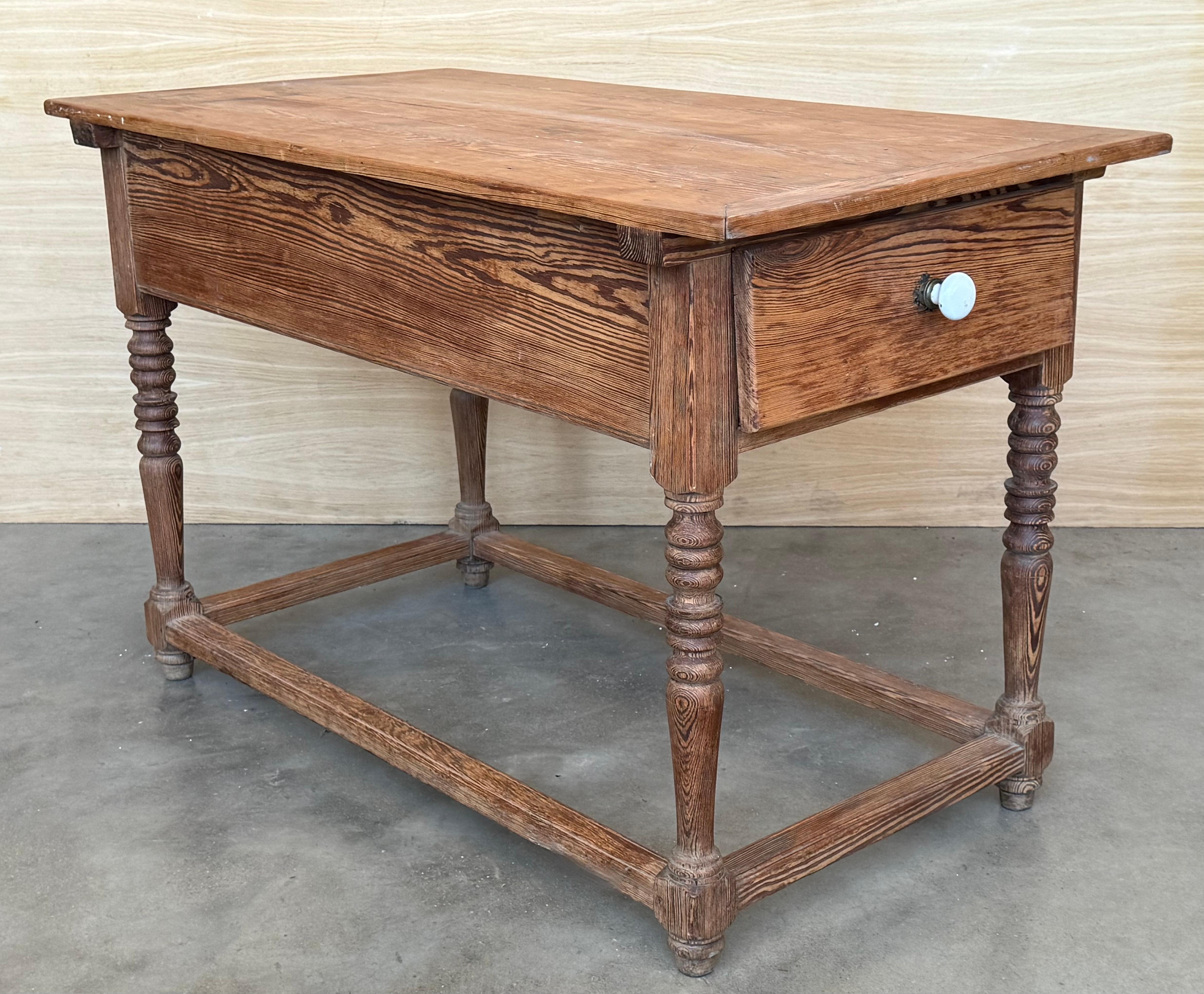 Table de réfectoire, de travail ou de cuisine à deux tiroirs du début du 19e siècle en vente 4