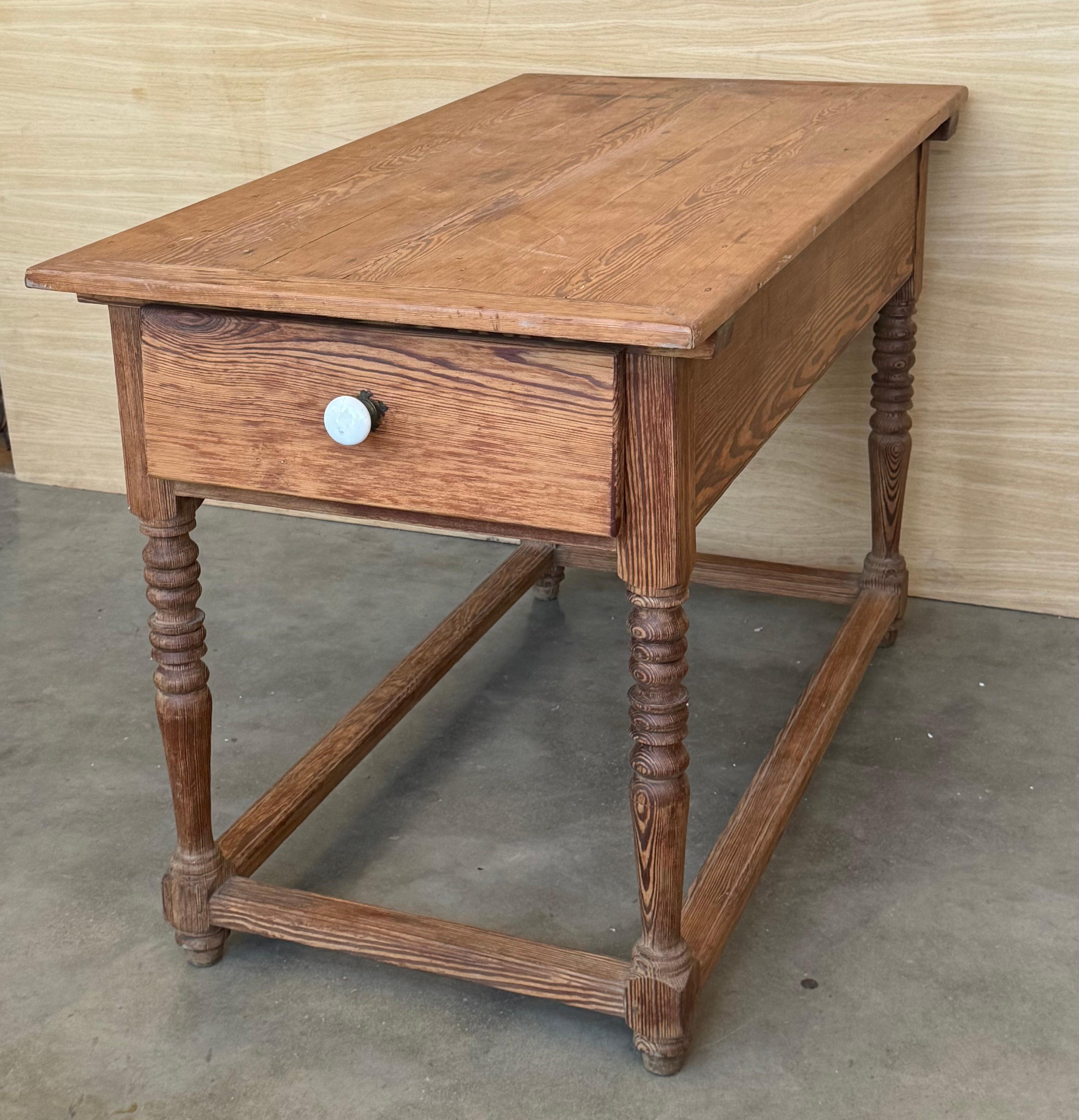 Table de réfectoire, de travail ou de cuisine à deux tiroirs du début du 19e siècle en vente 2