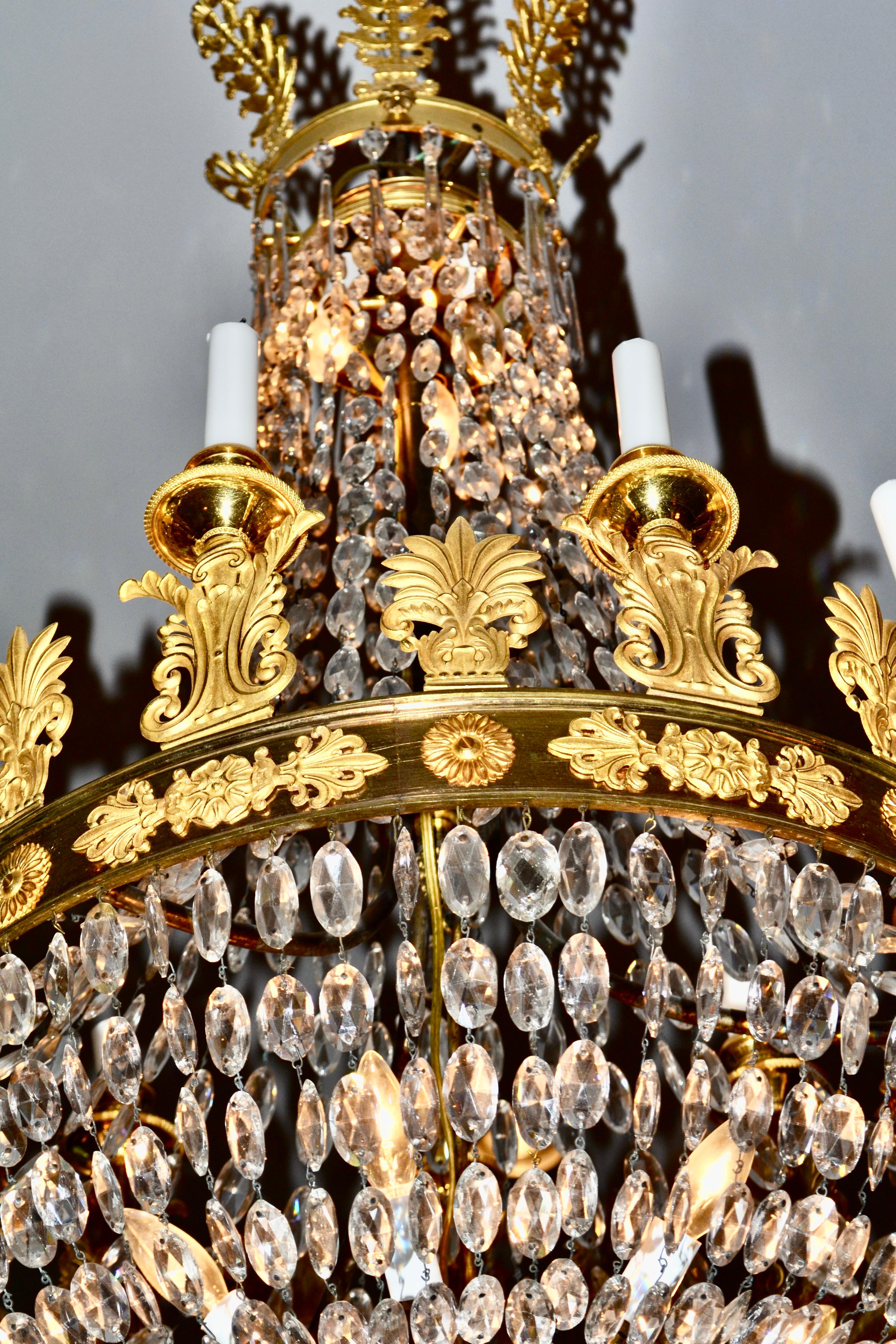 Early 19th Century French Empire Gilt Bronze and Crystal Basket Chandelier For Sale 6