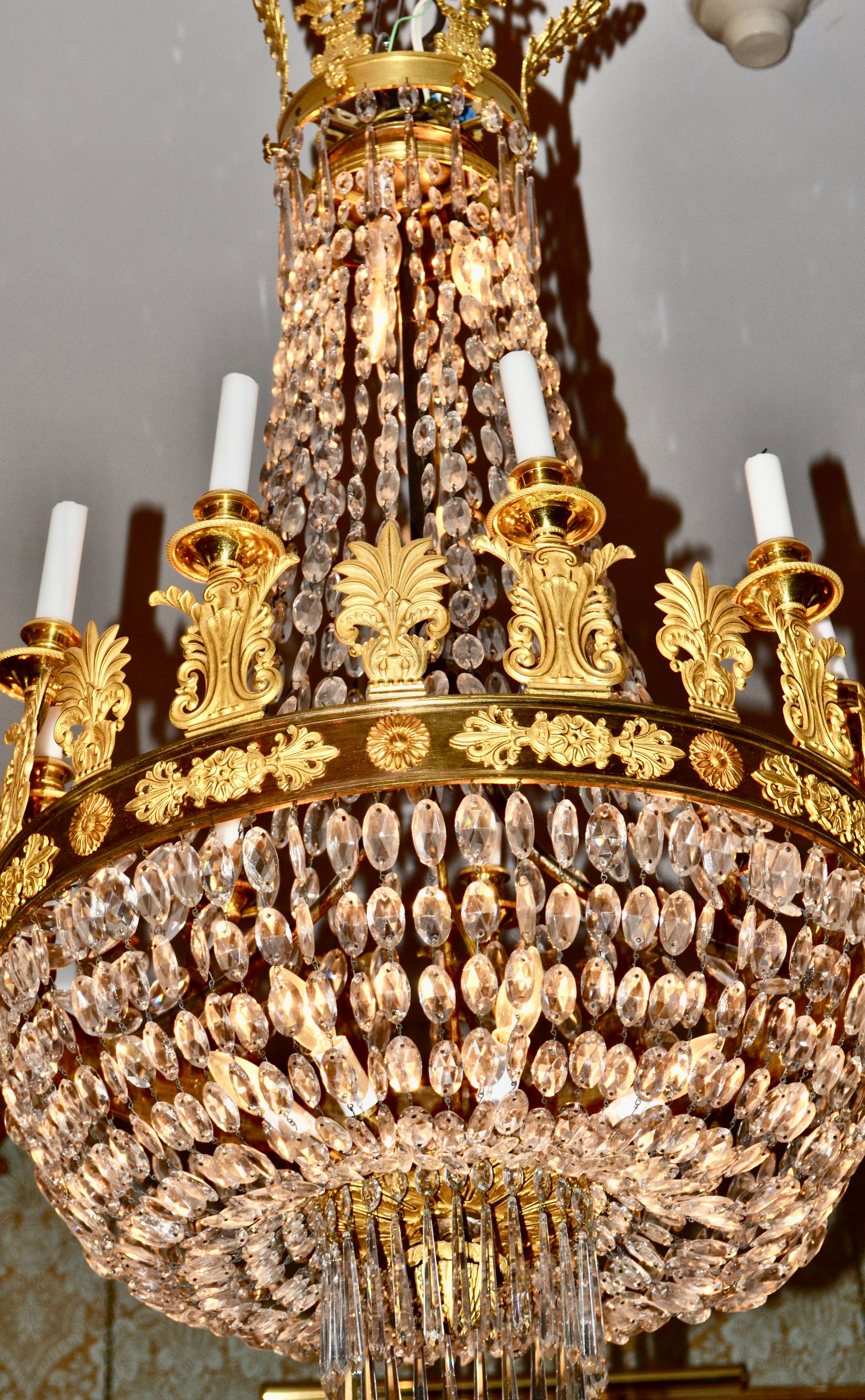 Early 19th Century French Empire Gilt Bronze and Crystal Basket Chandelier For Sale 8