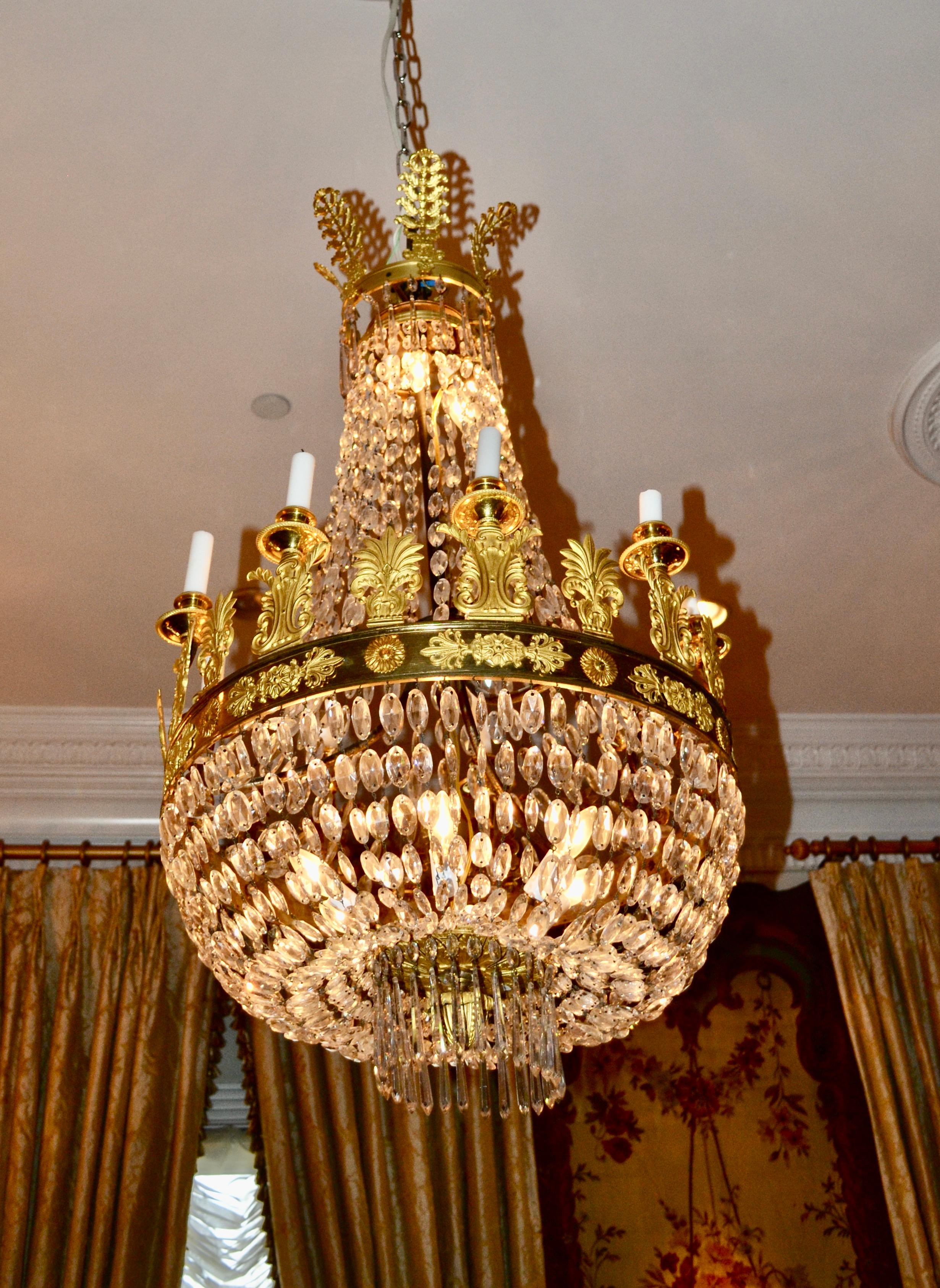 Early 19th Century French Empire Gilt Bronze and Crystal Basket Chandelier For Sale 1