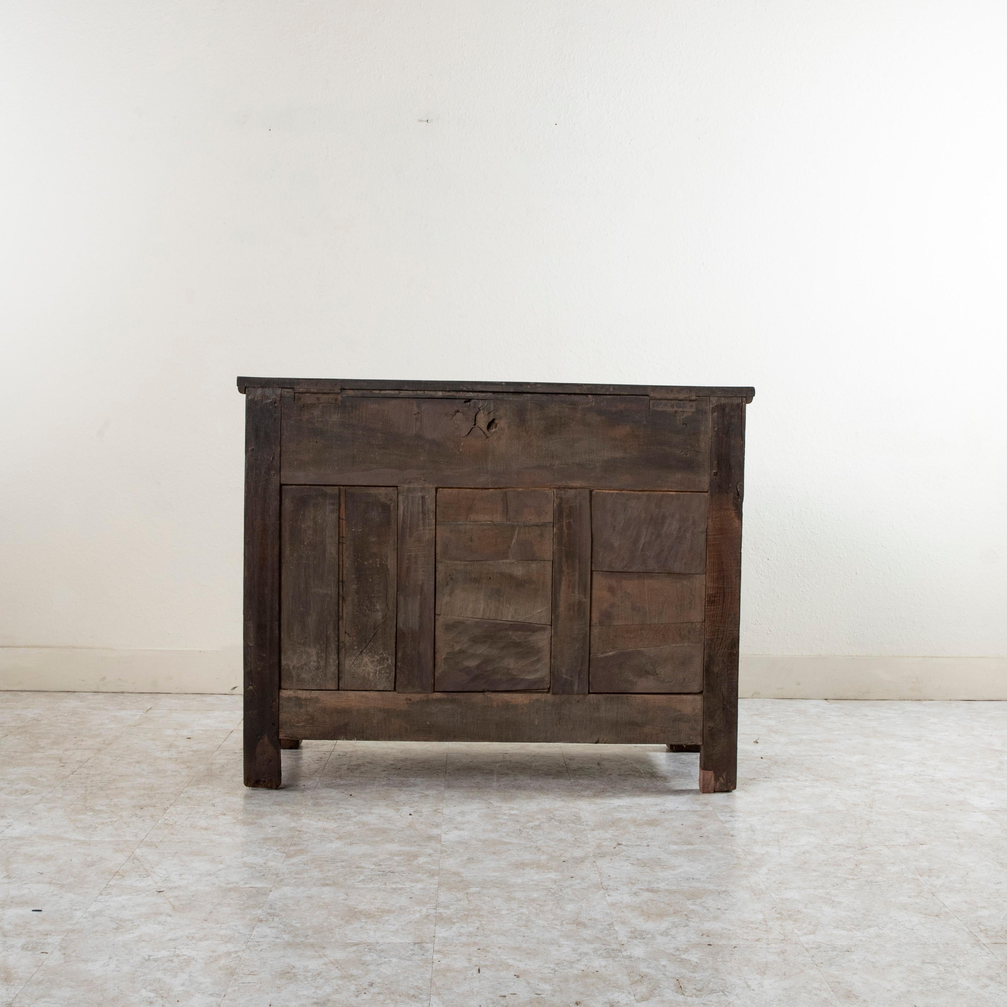 Early 19th Century French Restauration Period Book Matched Walnut Buffet For Sale 1