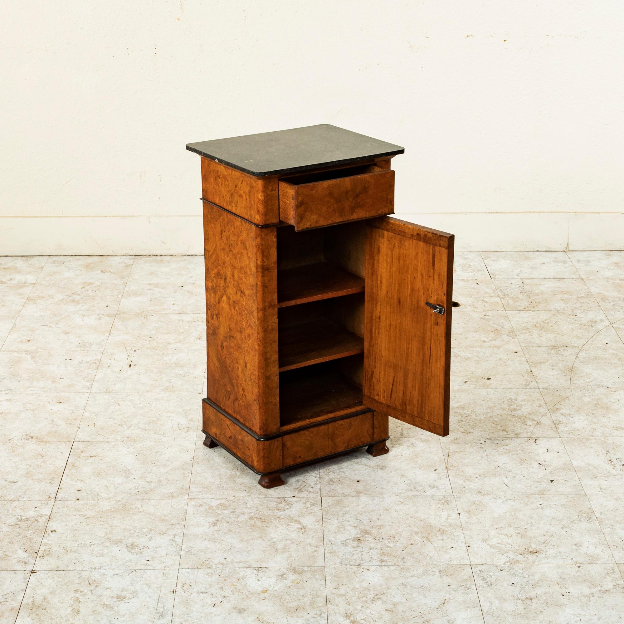 Early 19th Century French Restauration Period Burl Ash Nightstand or Side Table For Sale 2