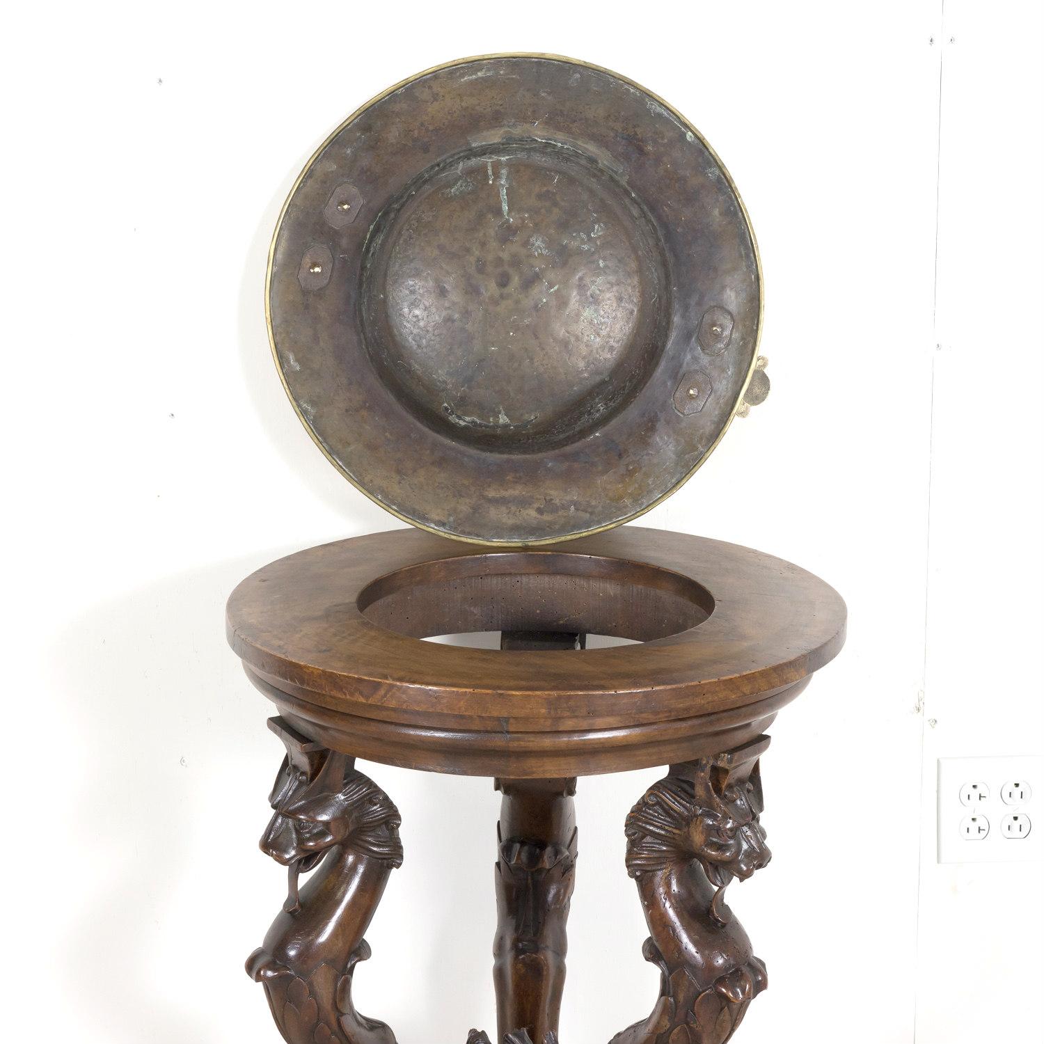Early 19th Century French Restauration Period Carved Walnut Brazier Tripod Table For Sale 10