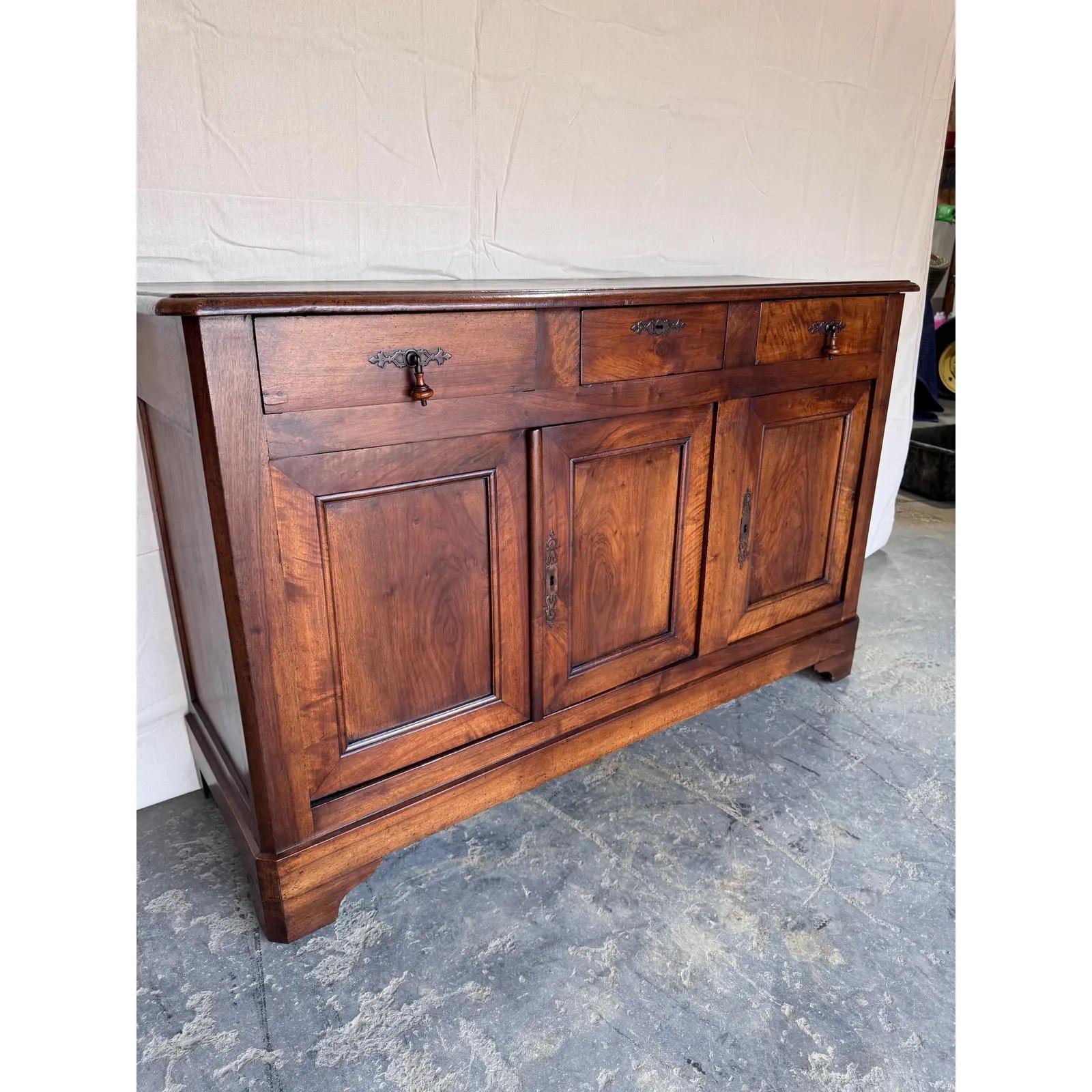 This is a beautifull Louis Philippe French server from the early 19th century in walnut which gives it such a nice warm brown tone. A clean and simple design with three drawers over three doors that both open to ample amount of storage. This would