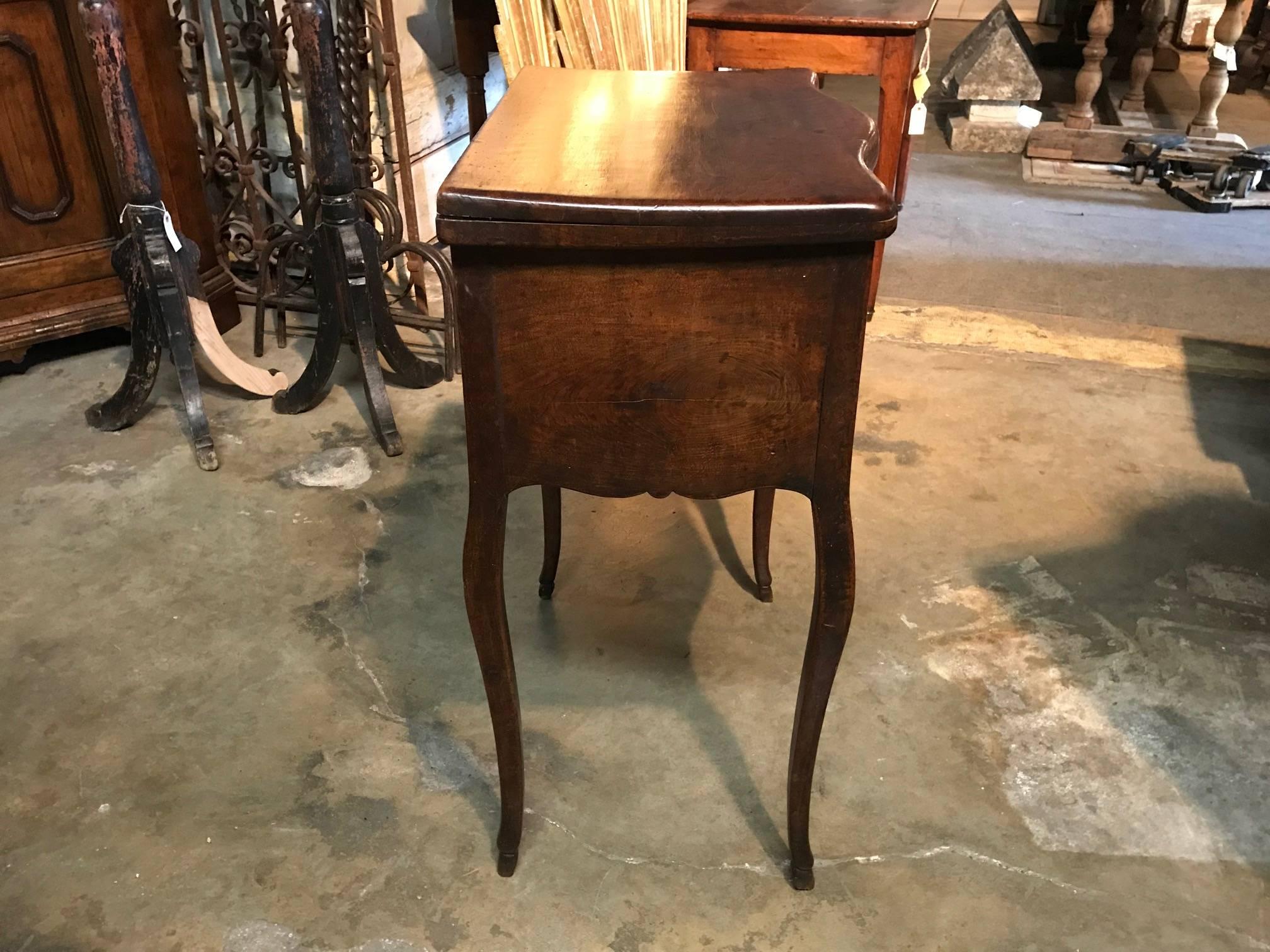 Early 19th Century French Side Table in Walnut 2